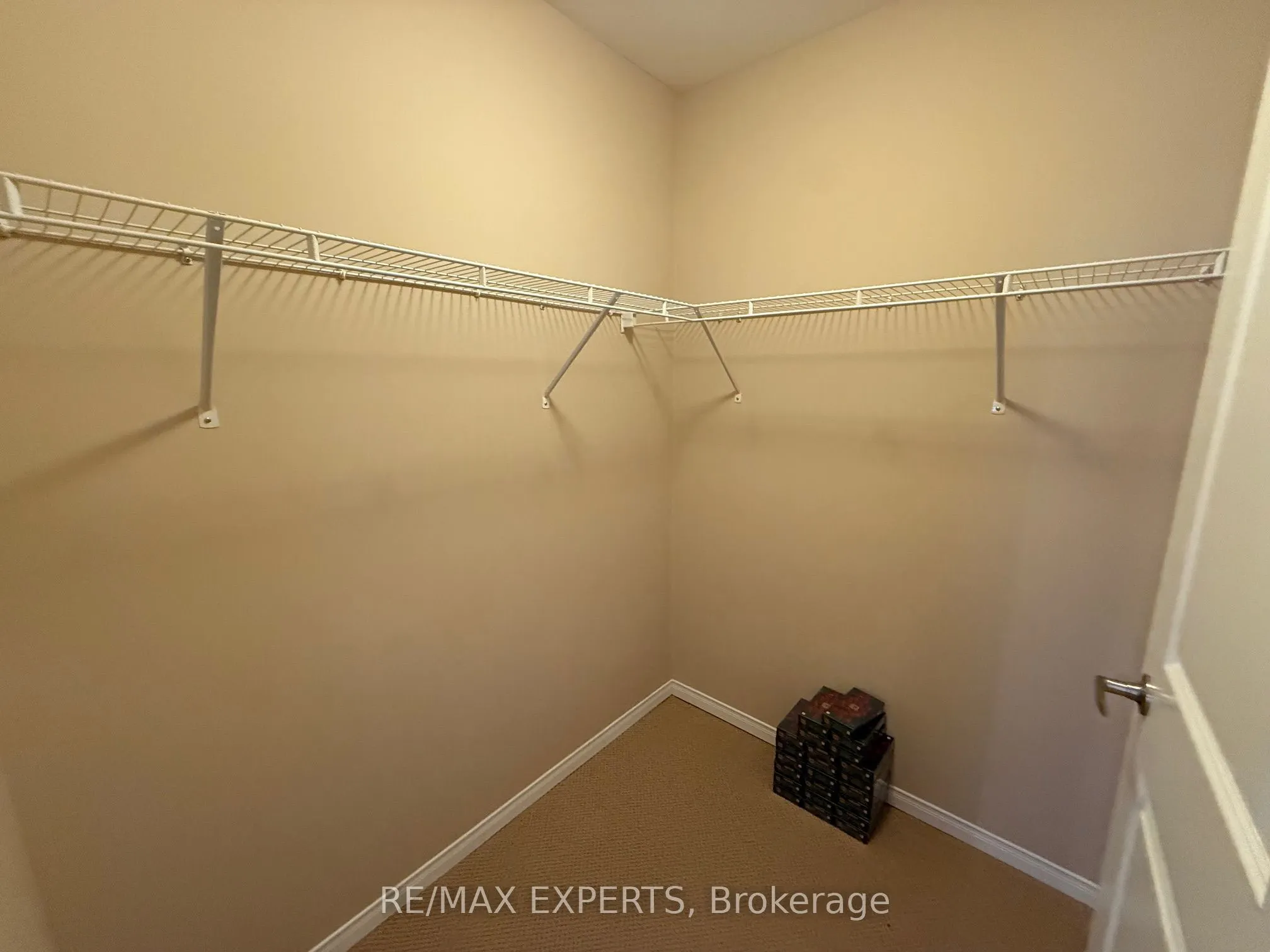 32 Spruce Pine Crescent