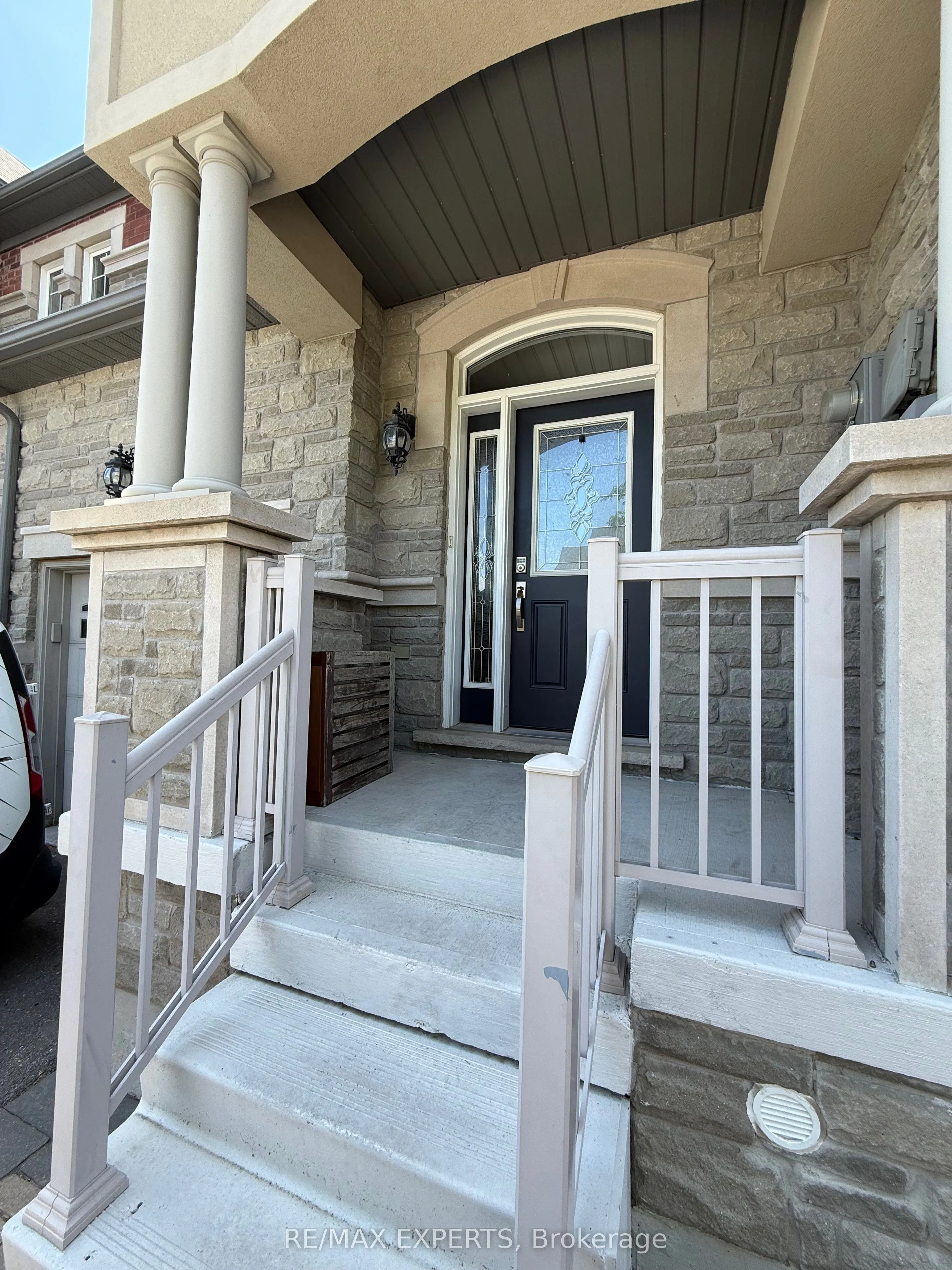 32 Spruce Pine Crescent