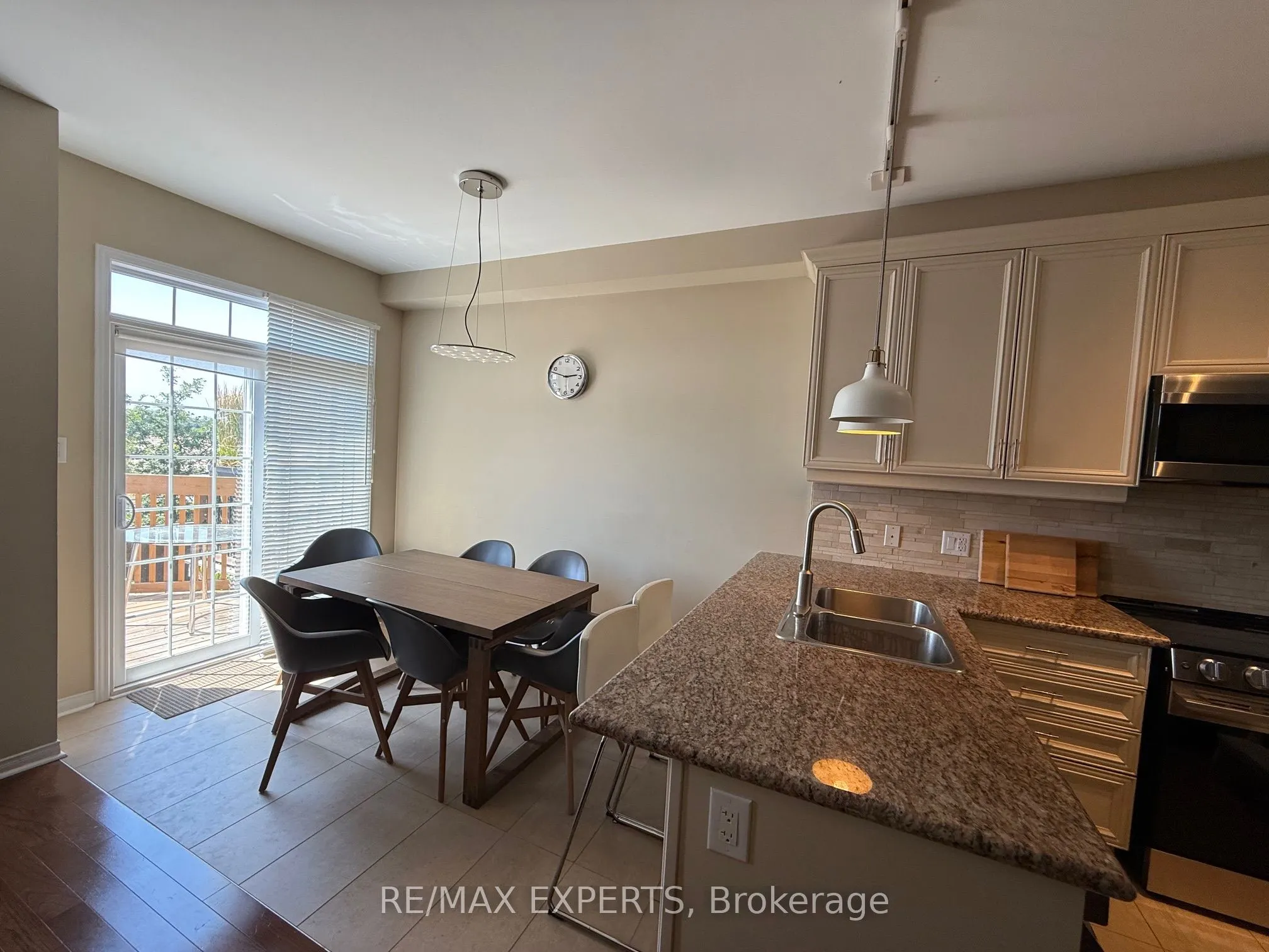 32 Spruce Pine Crescent