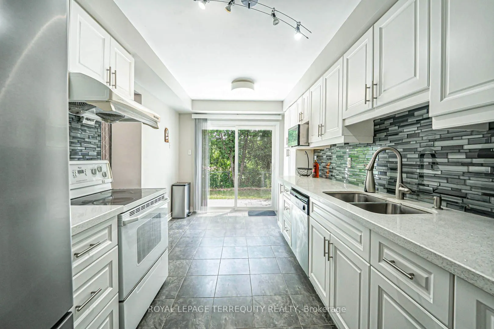 40 Pepperell Crescent