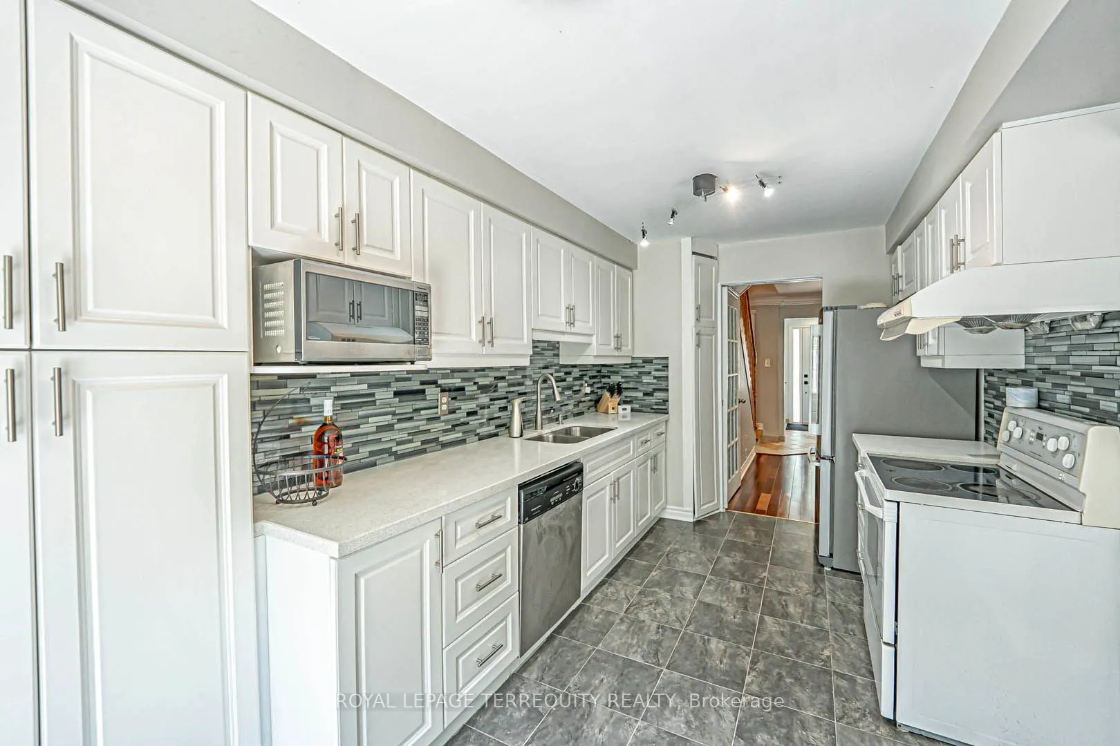 40 Pepperell Crescent