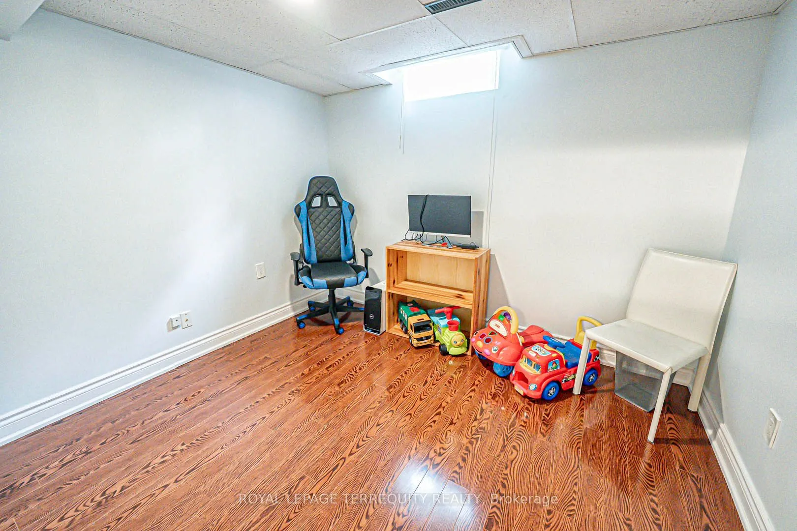 40 Pepperell Crescent