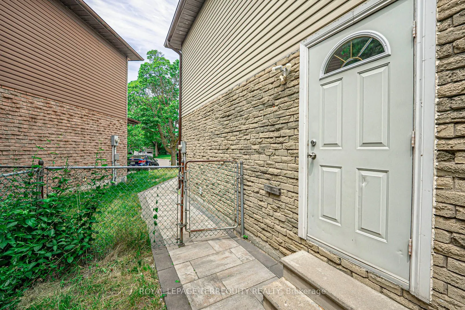 40 Pepperell Crescent