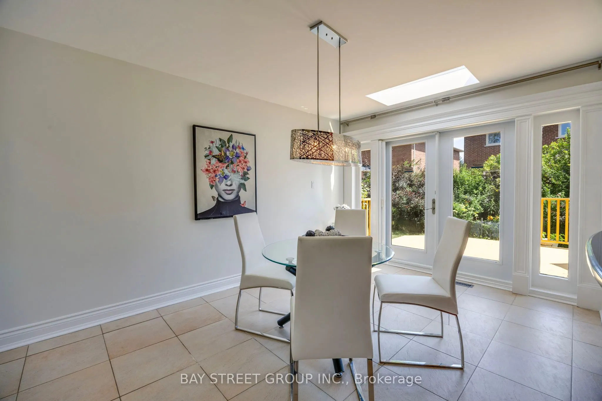 76 Hyde Park Drive N