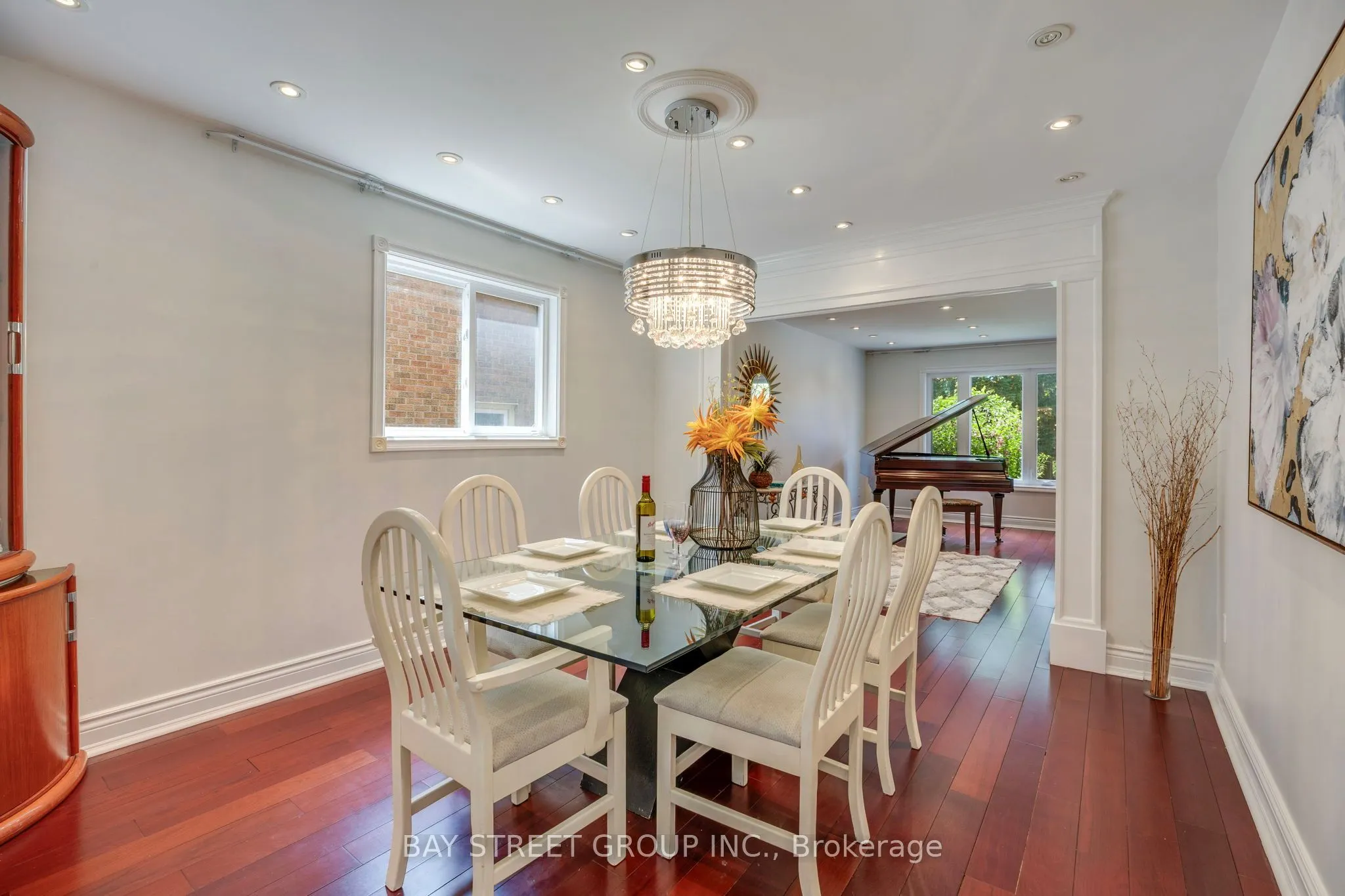 76 Hyde Park Drive N