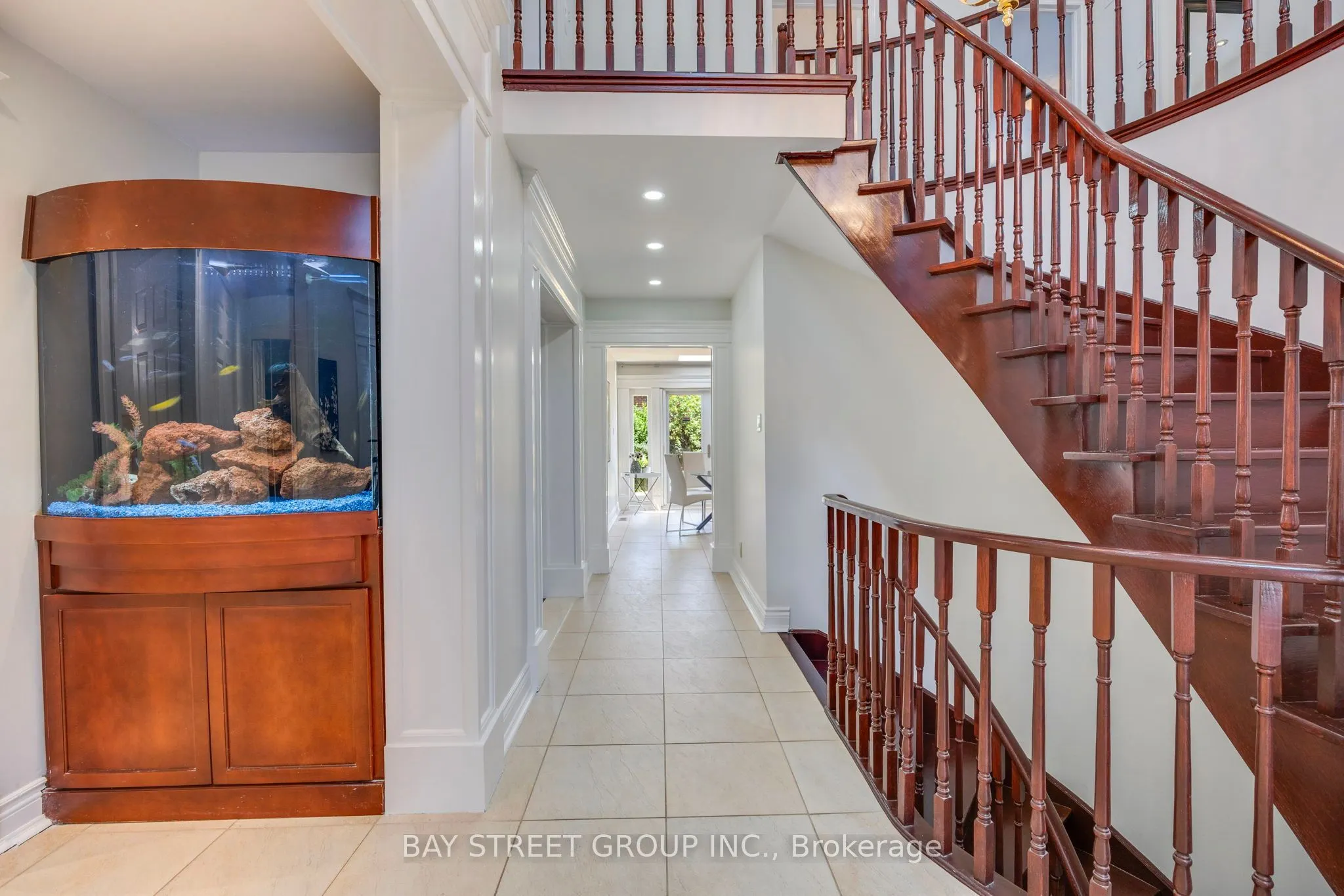76 Hyde Park Drive N