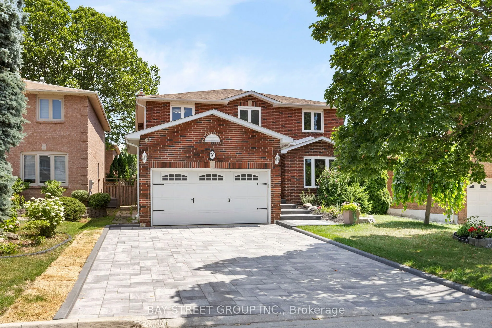 76 Hyde Park Drive N