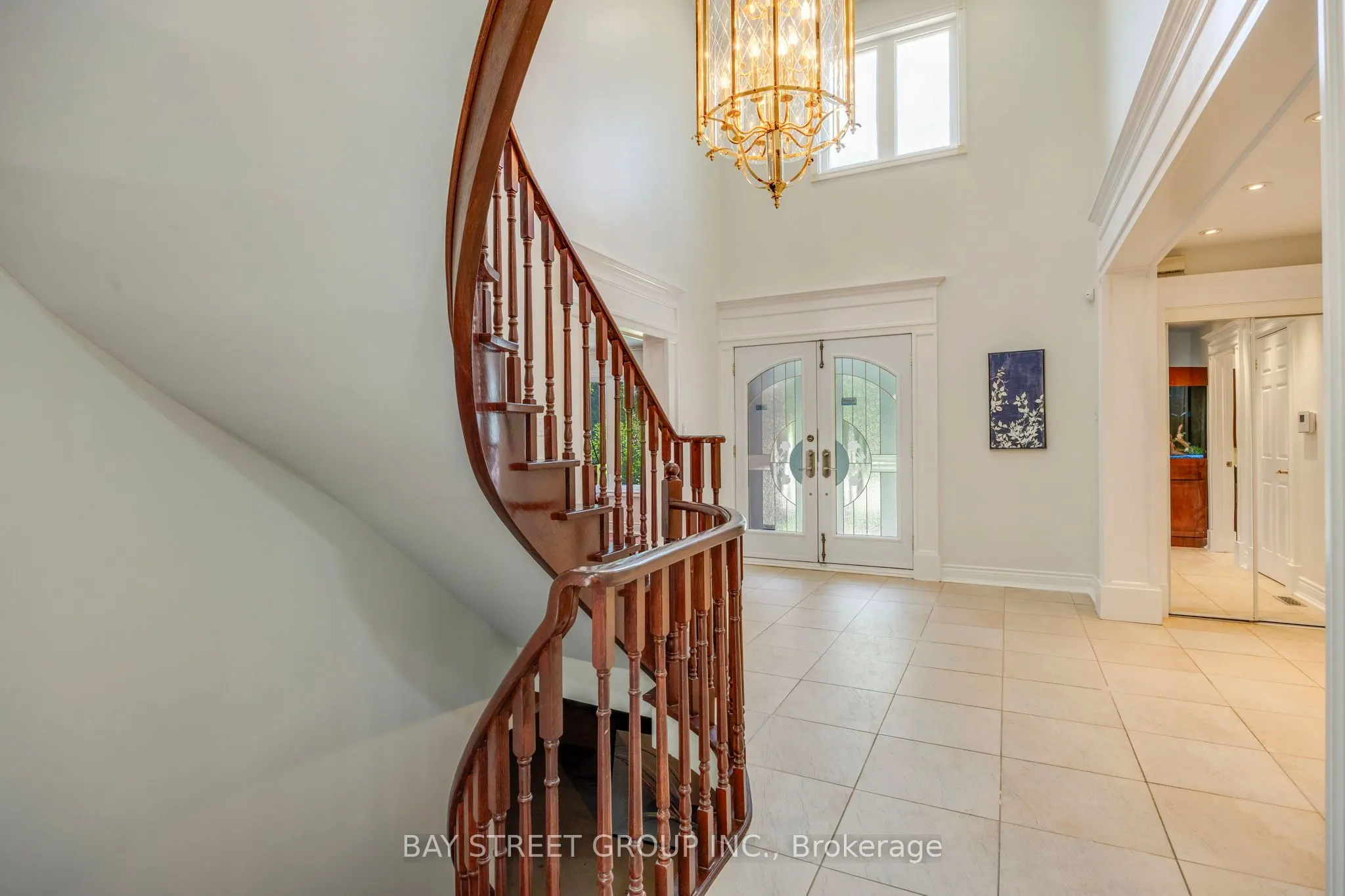 76 Hyde Park Drive N