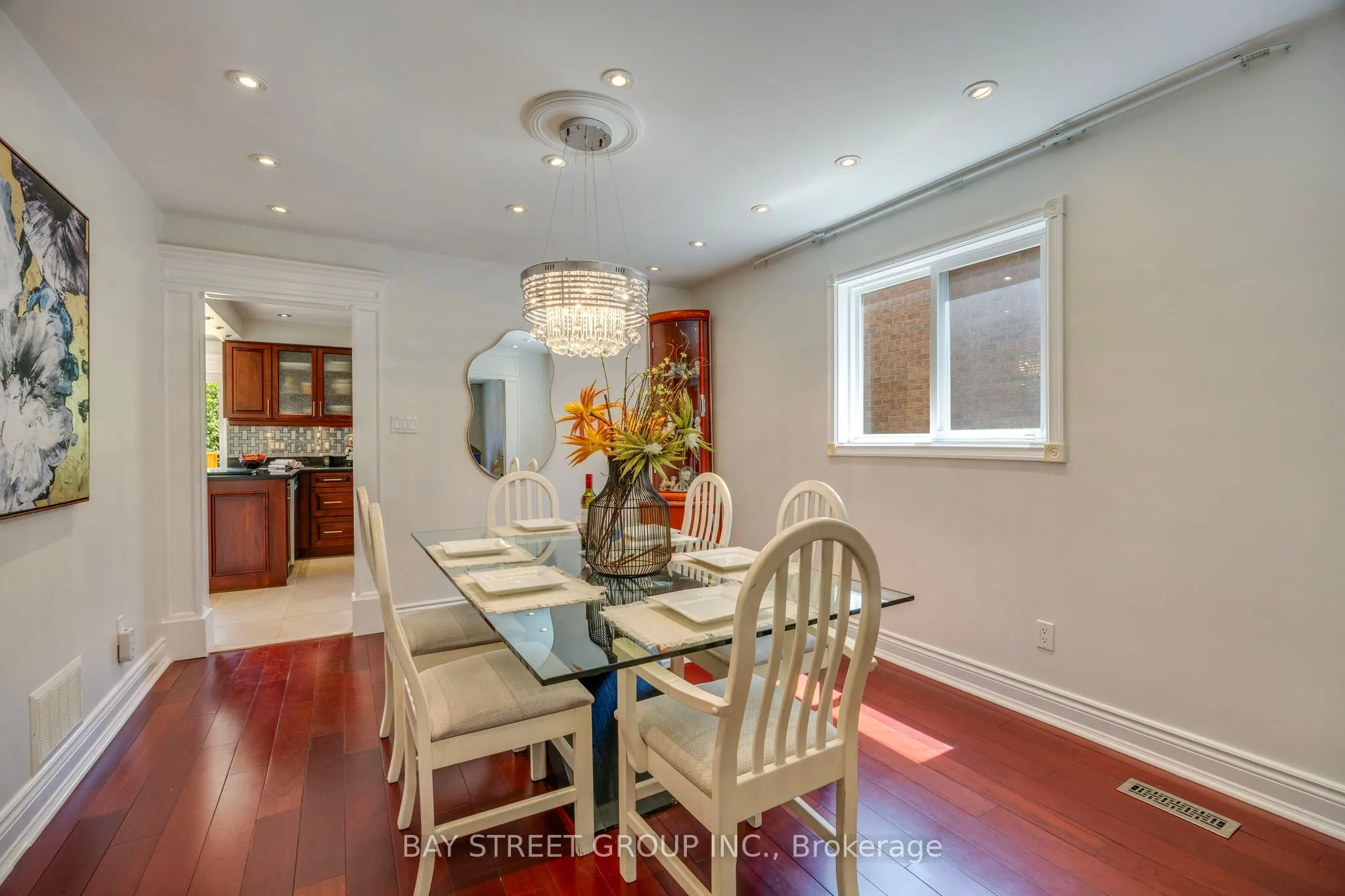 76 Hyde Park Drive N