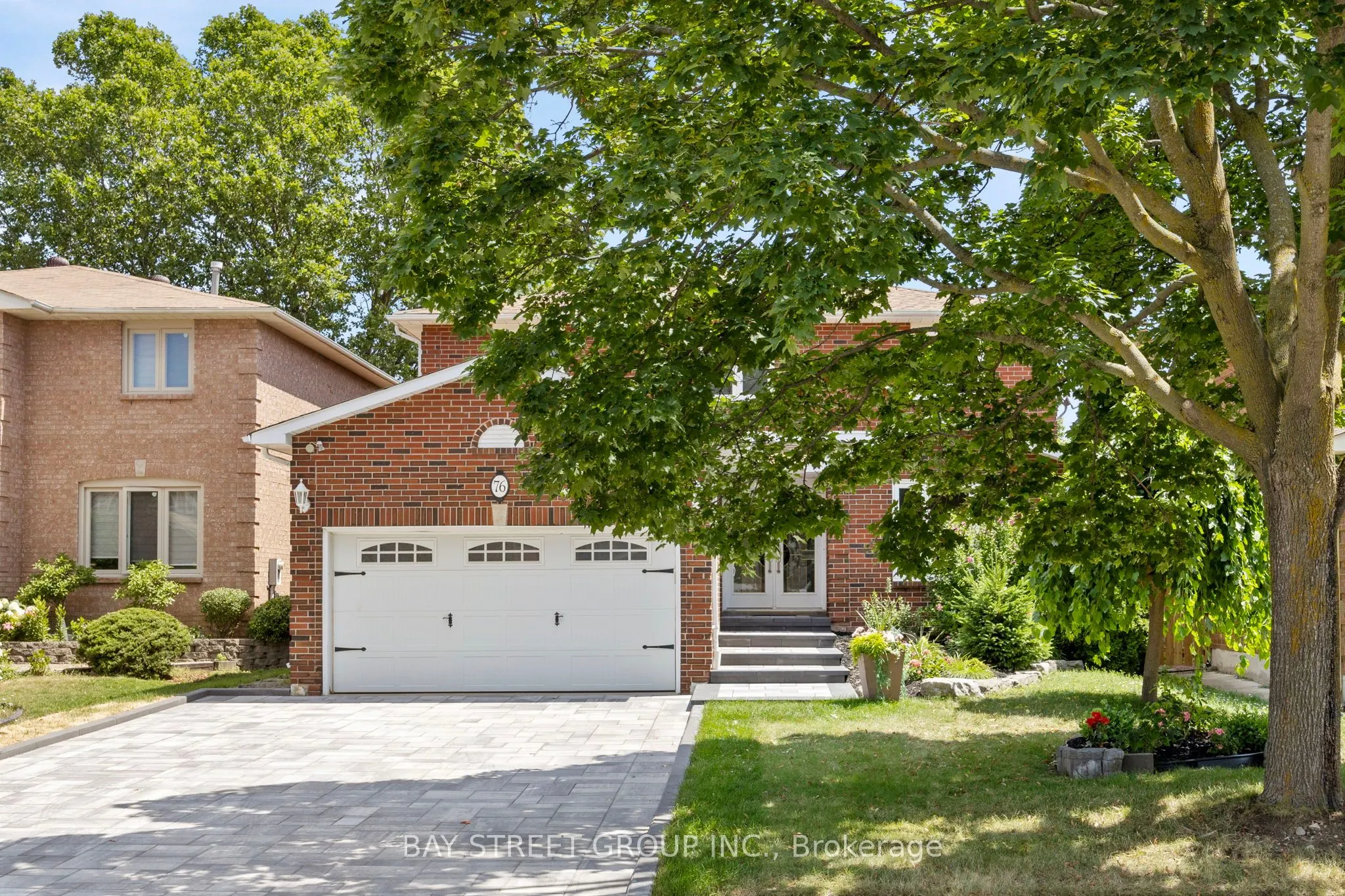 76 Hyde Park Drive N