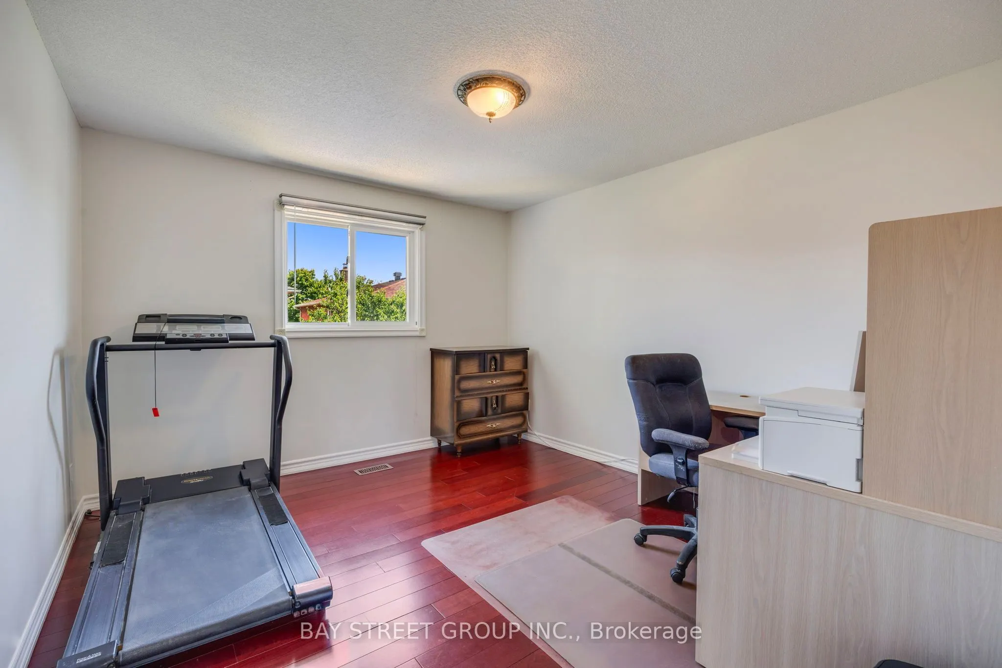 76 Hyde Park Drive N