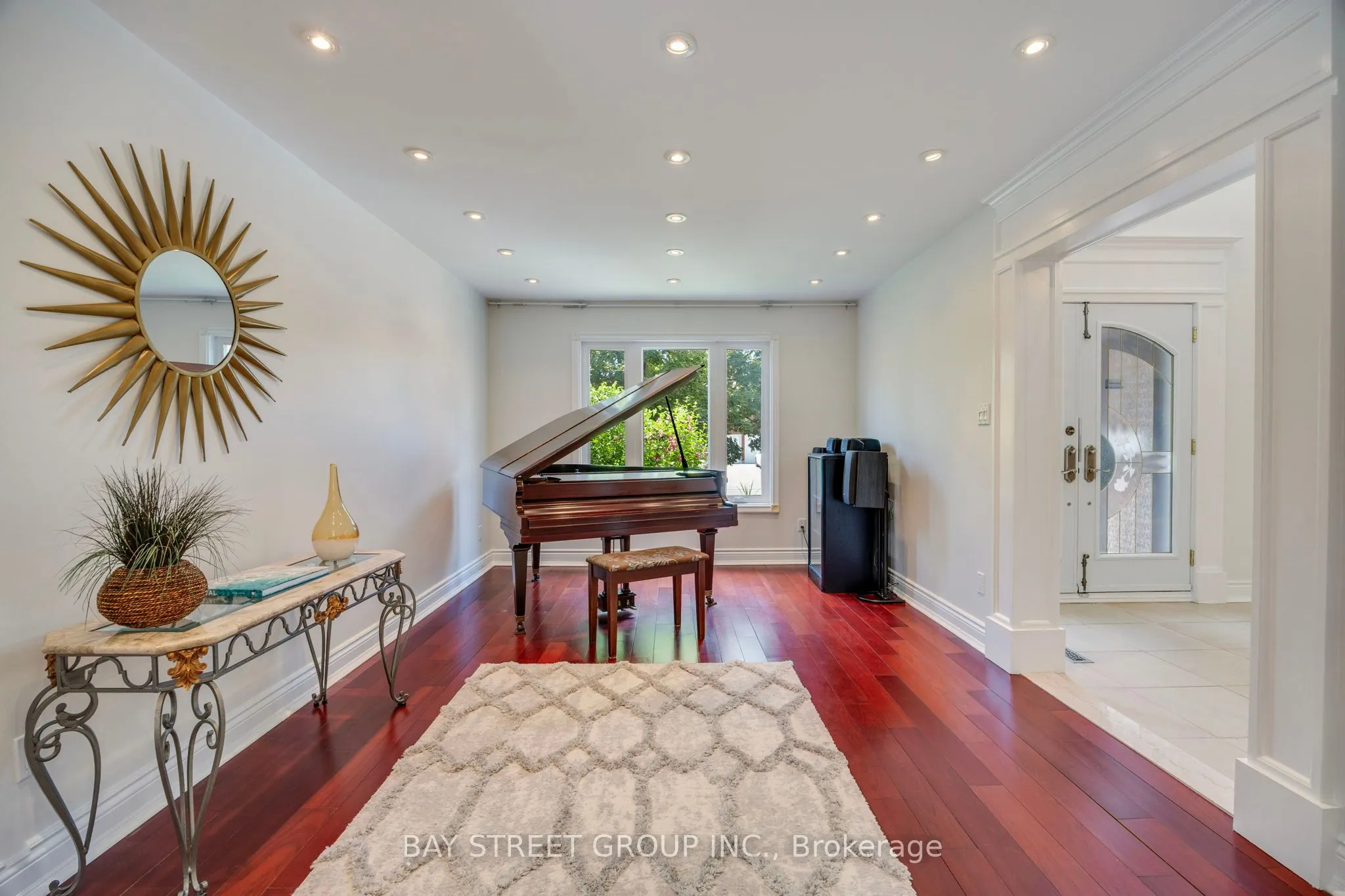 76 Hyde Park Drive N