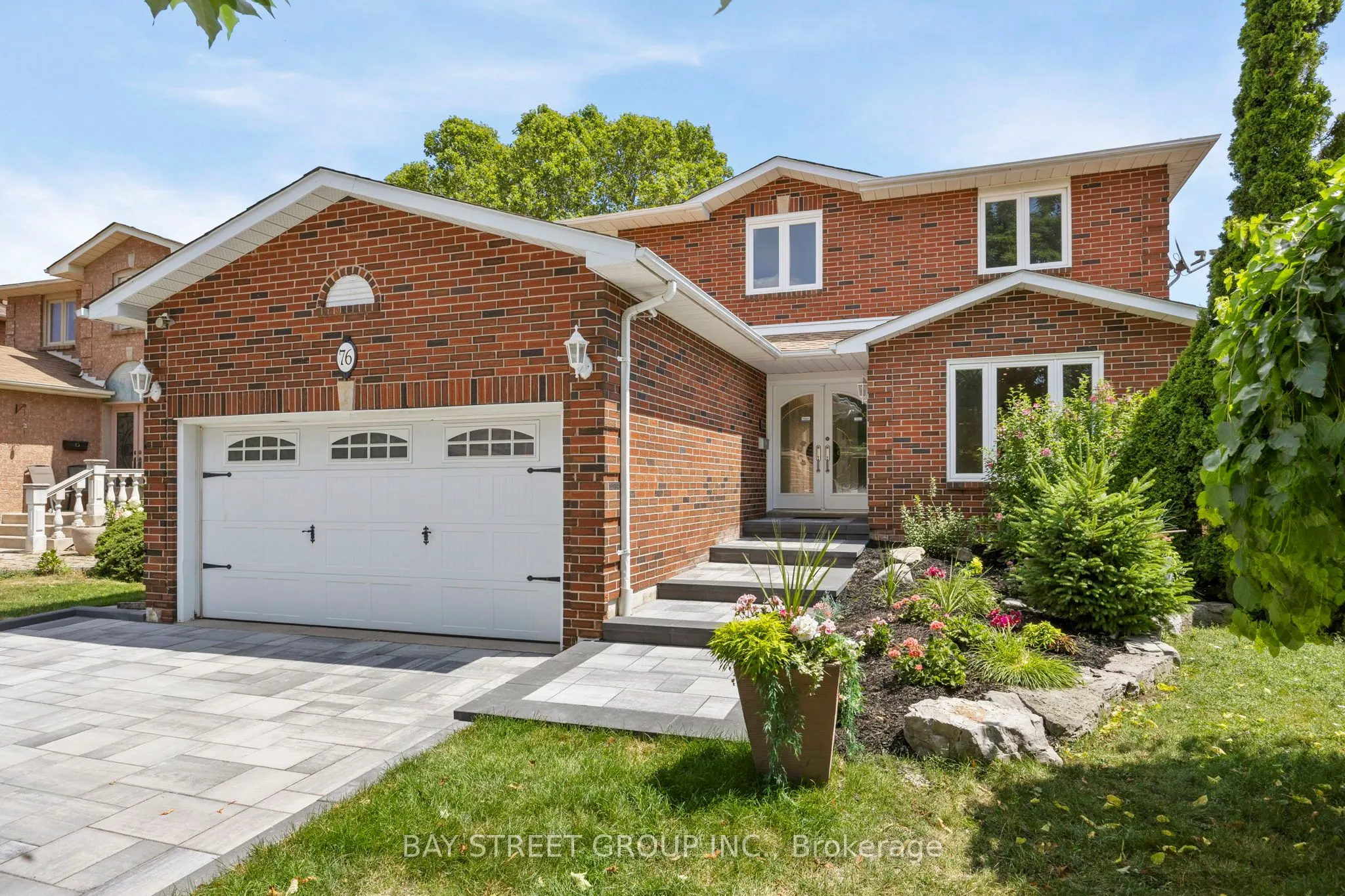 76 Hyde Park Drive N