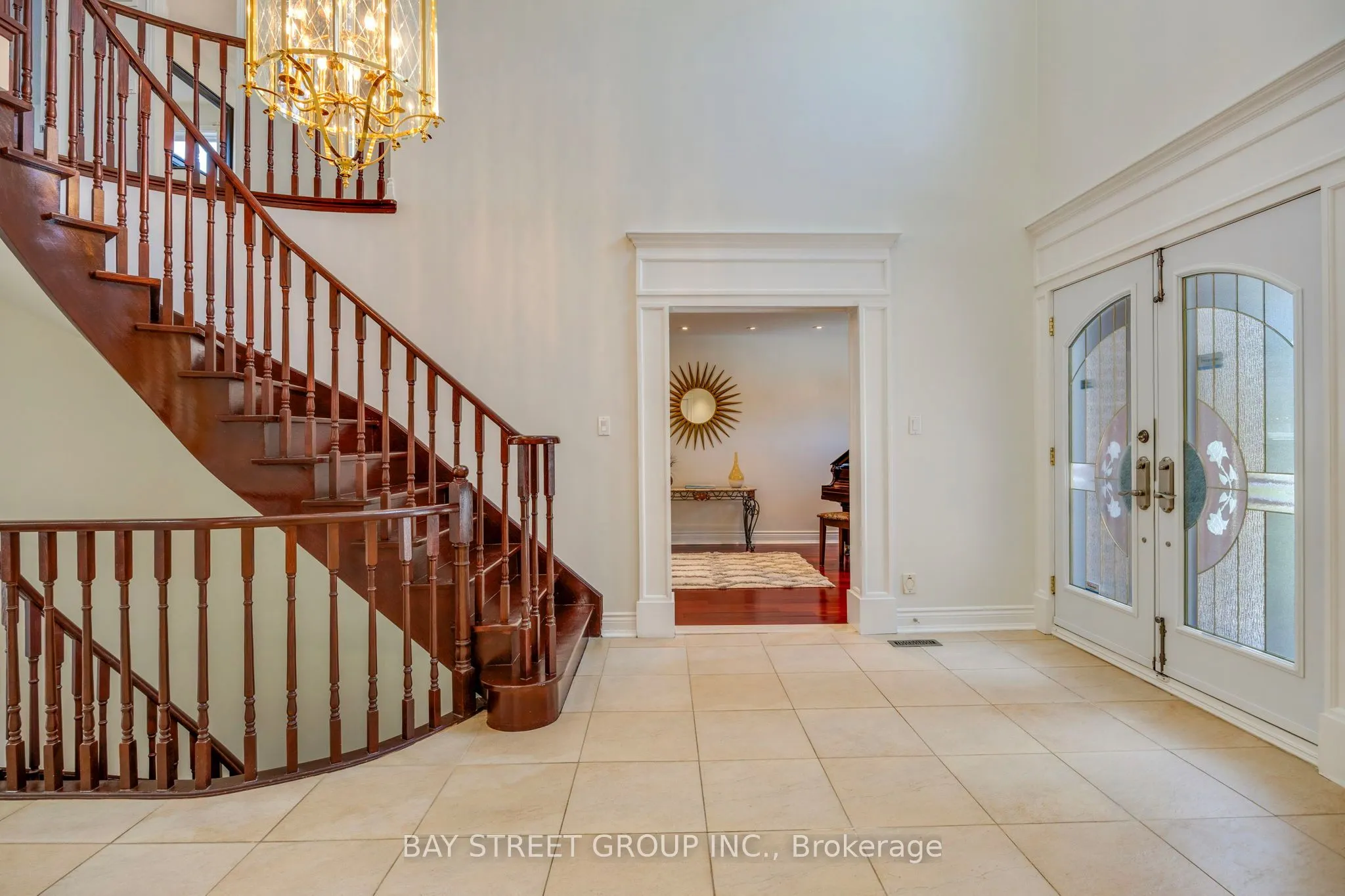 76 Hyde Park Drive N