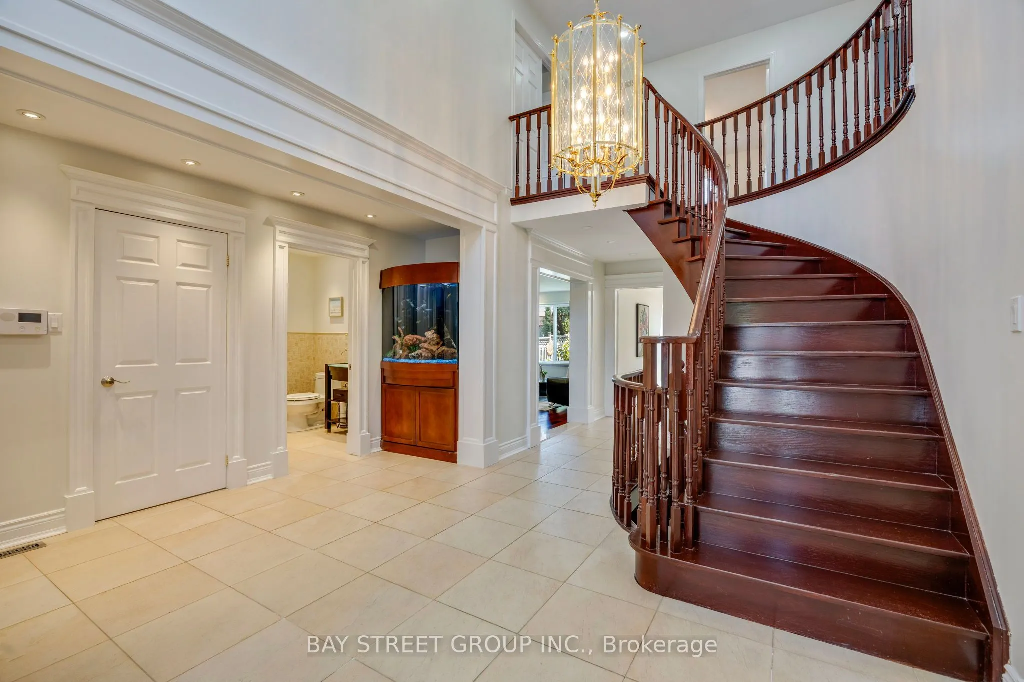 76 Hyde Park Drive N