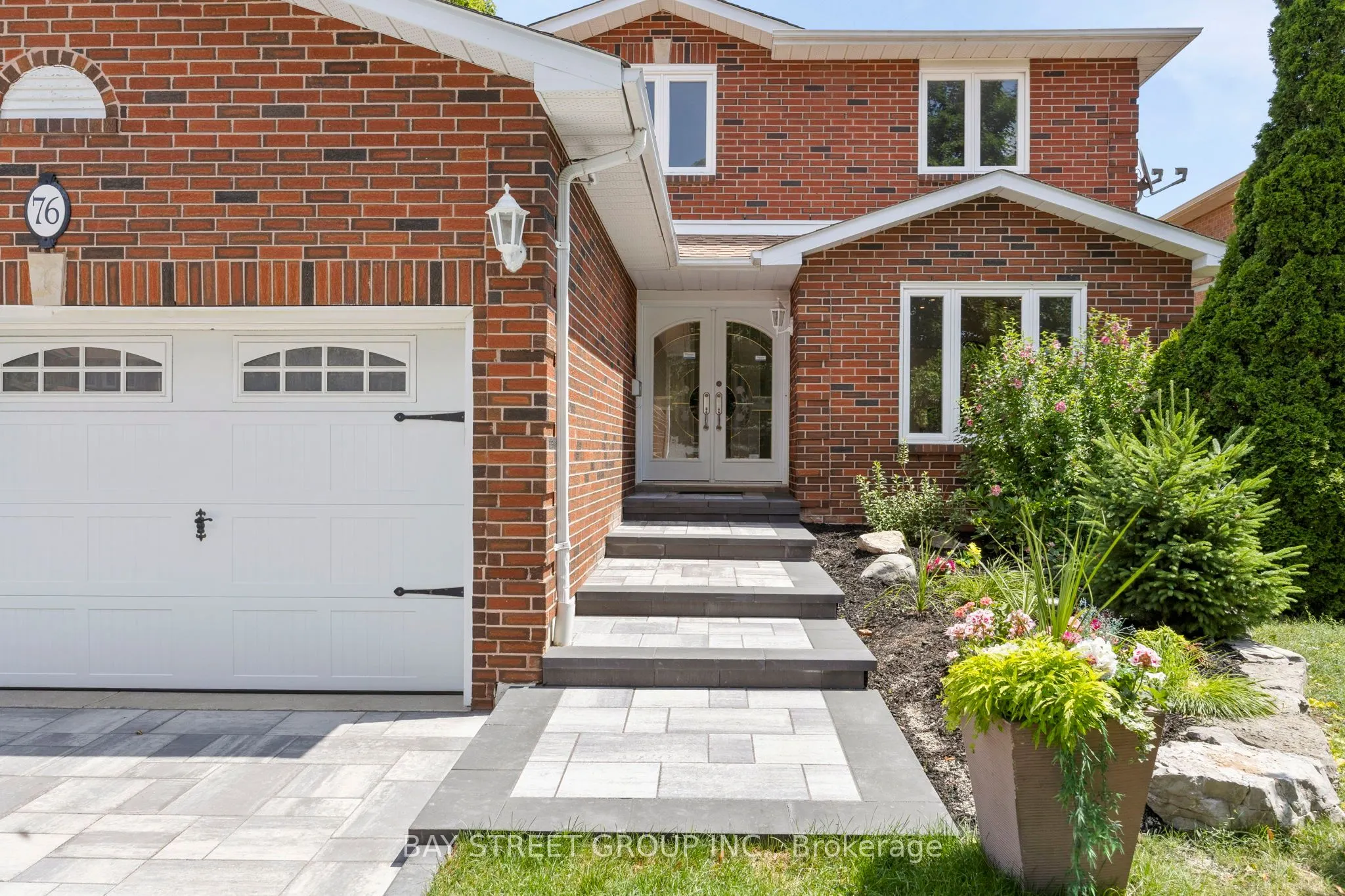 76 Hyde Park Drive N