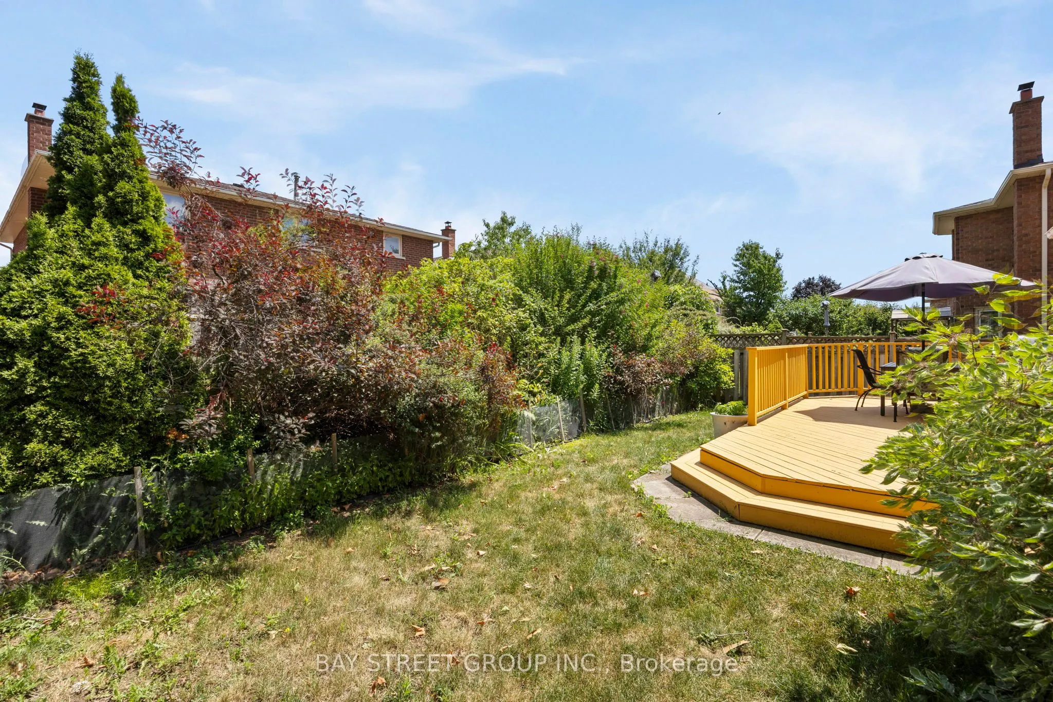 76 Hyde Park Drive N