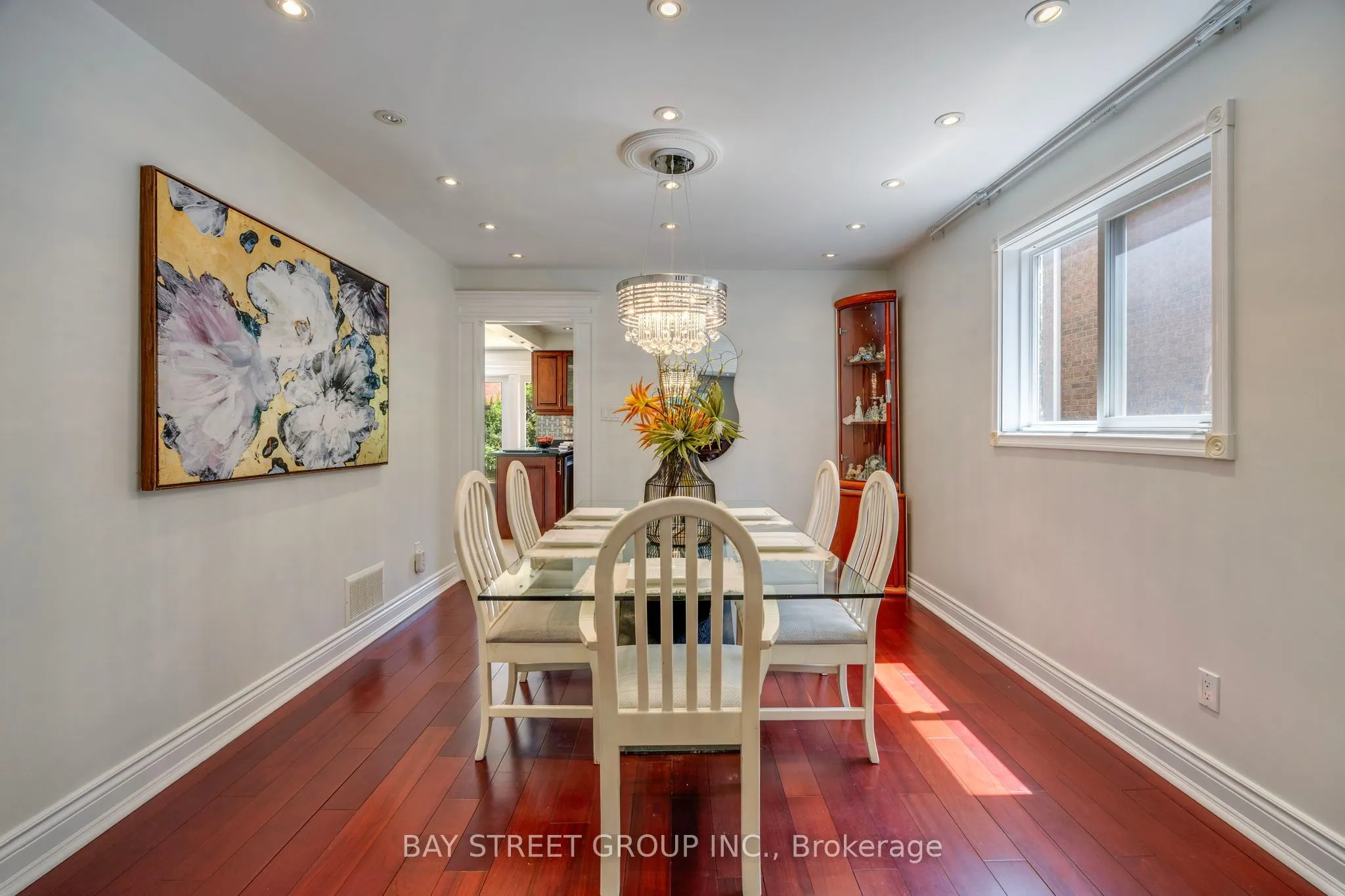 76 Hyde Park Drive N