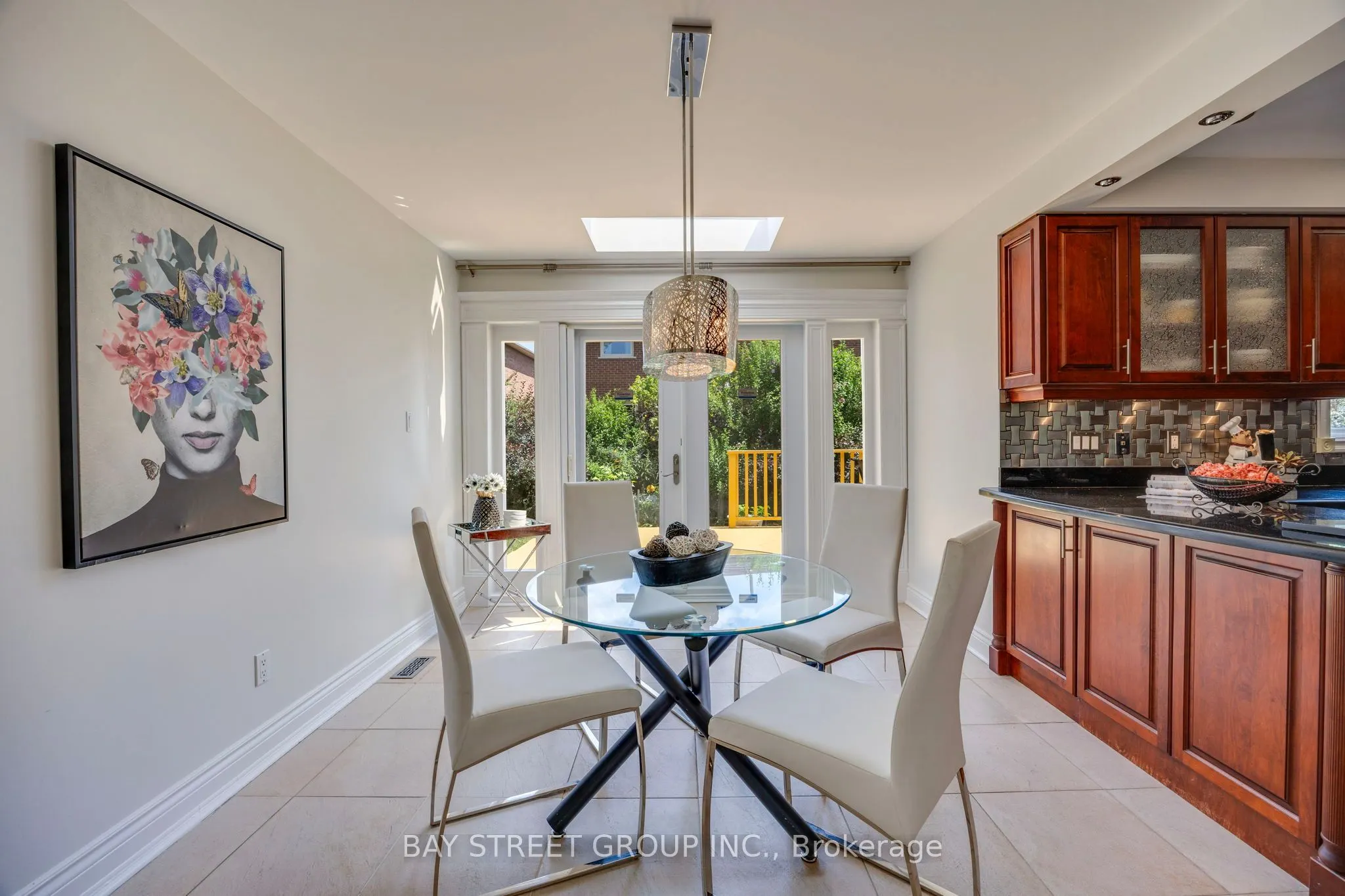 76 Hyde Park Drive N