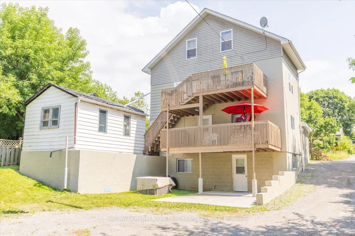 379 Simcoe Street