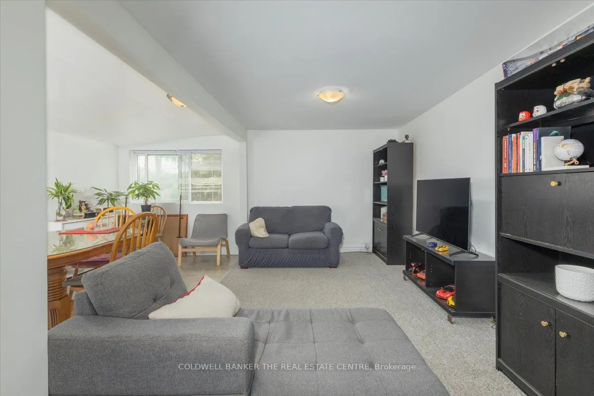 379 Simcoe Street