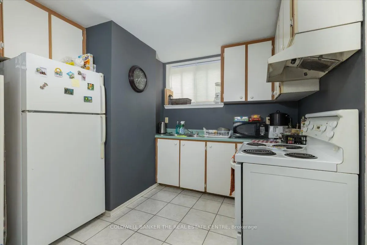 379 Simcoe Street