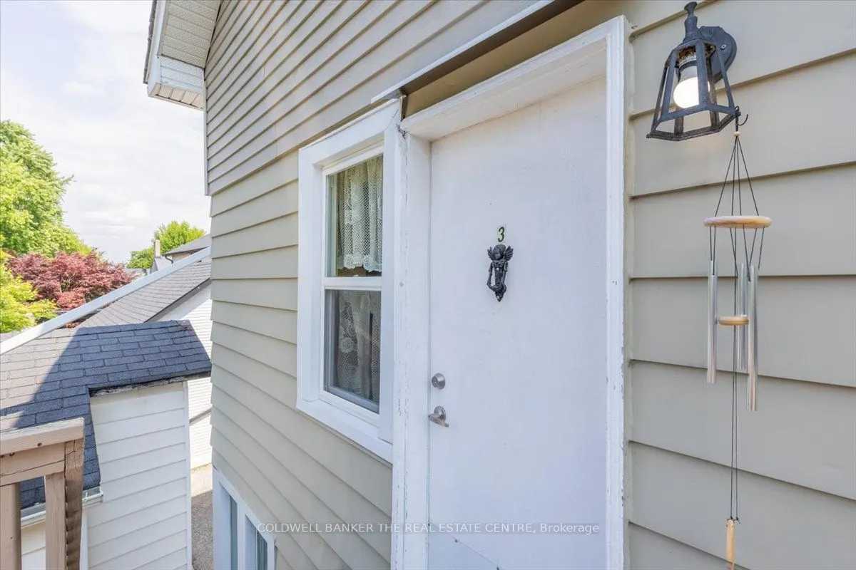 379 Simcoe Street