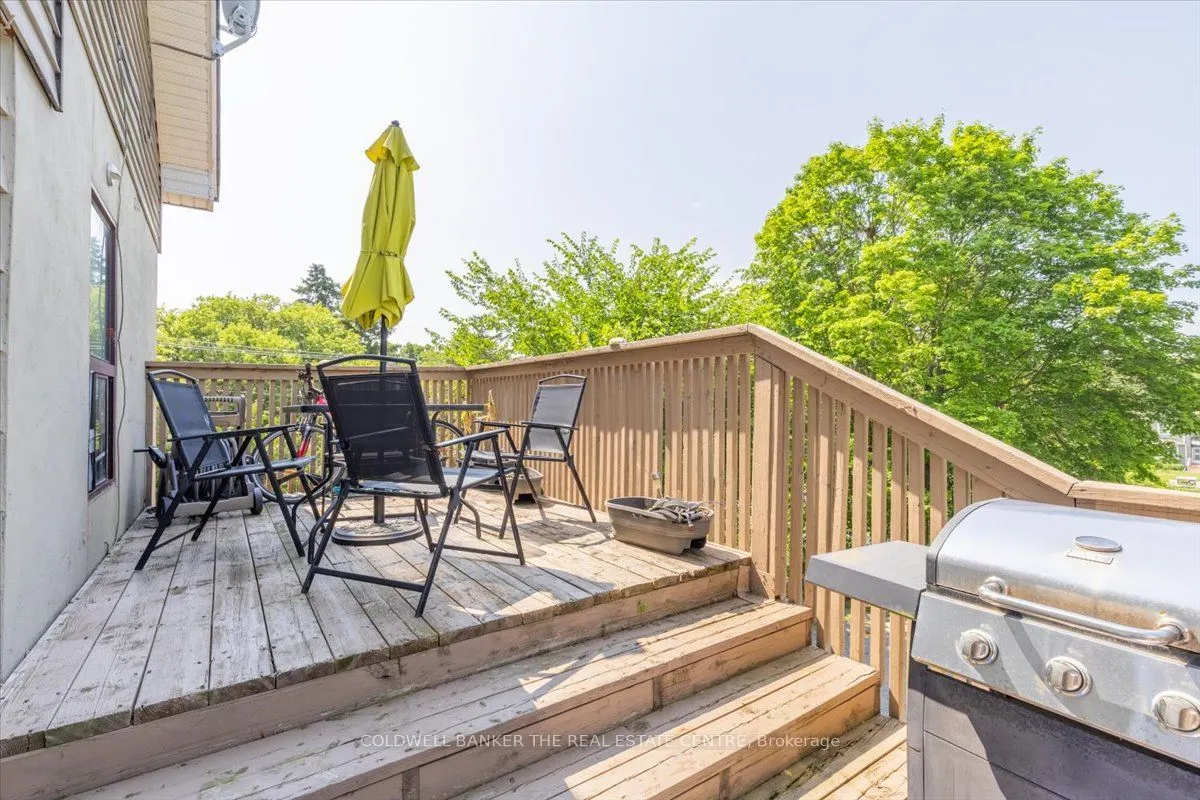 379 Simcoe Street