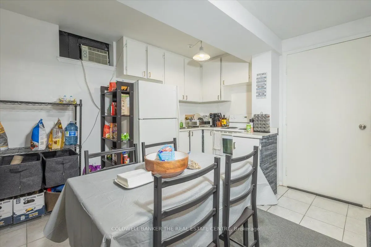 379 Simcoe Street