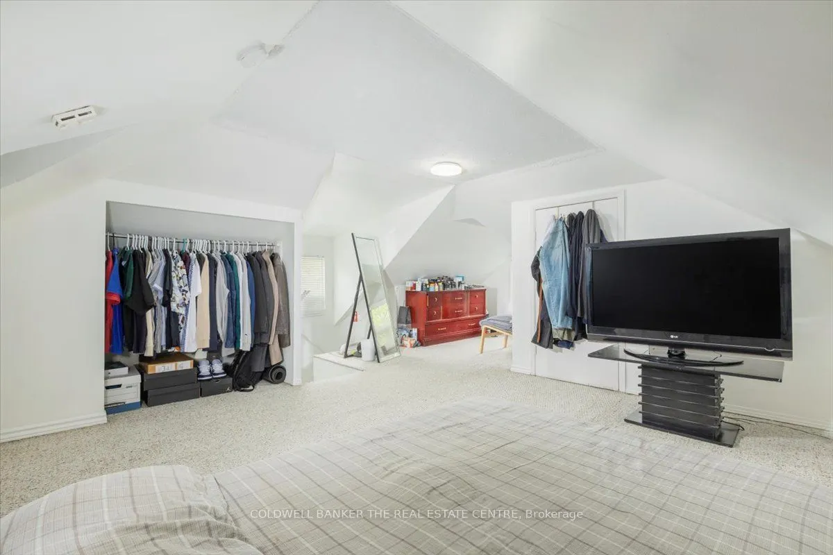379 Simcoe Street