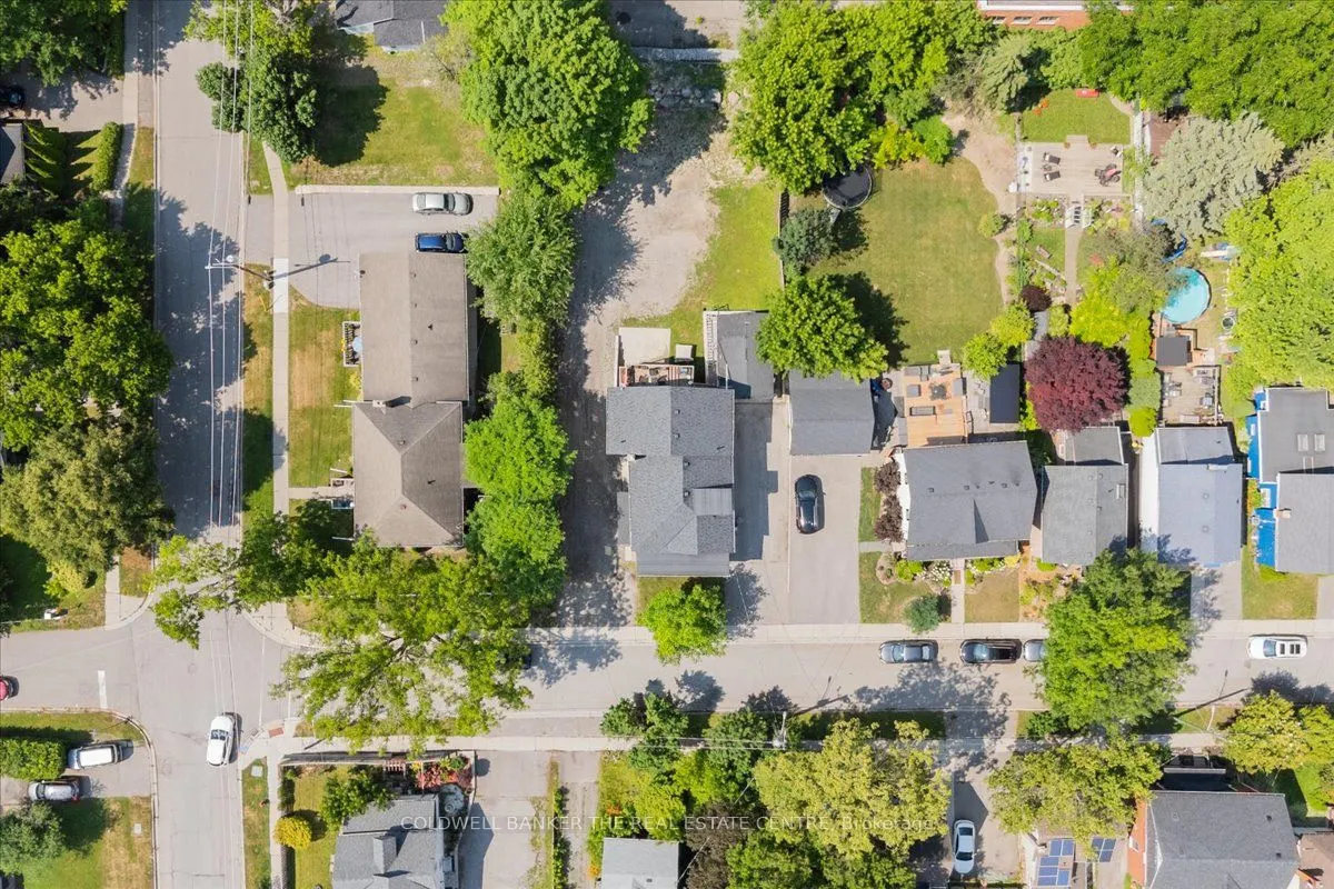 379 Simcoe Street