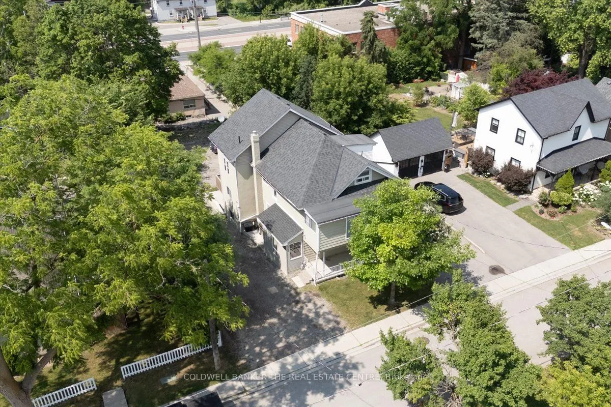 379 Simcoe Street