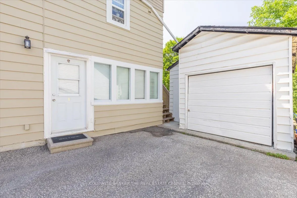 379 Simcoe Street