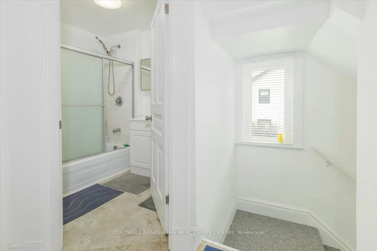 379 Simcoe Street