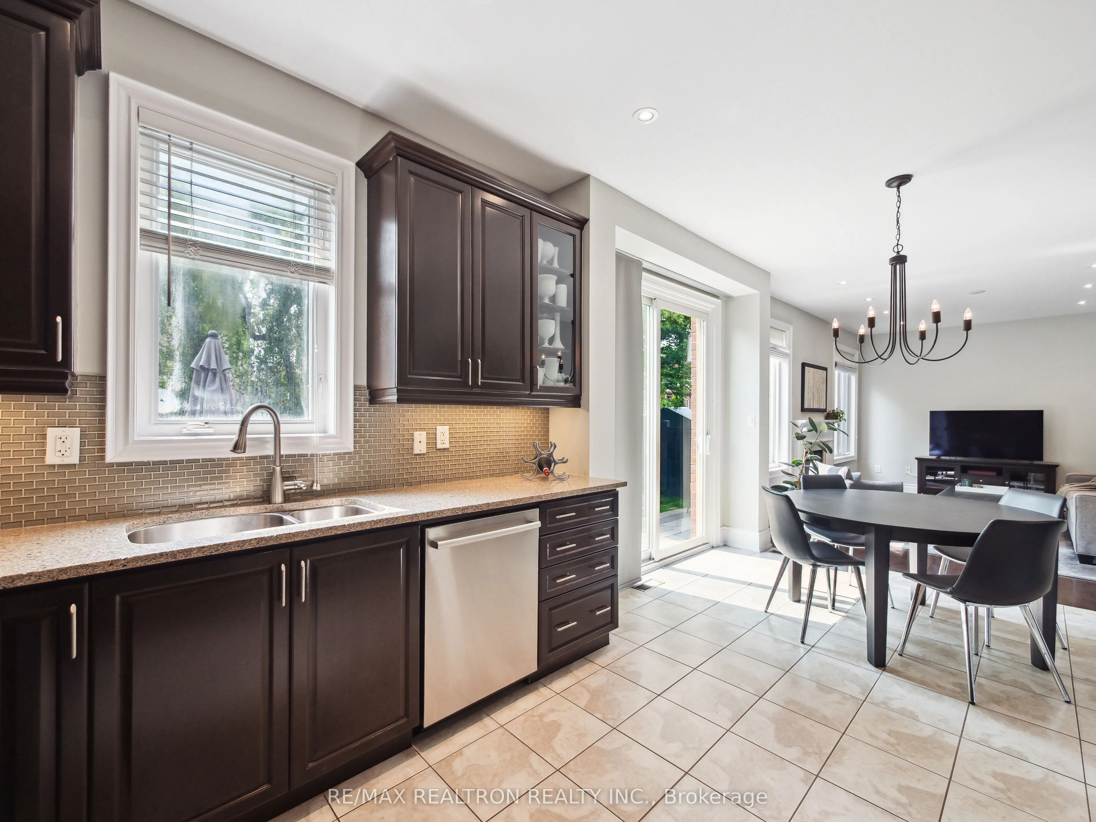 10 Glade Drive