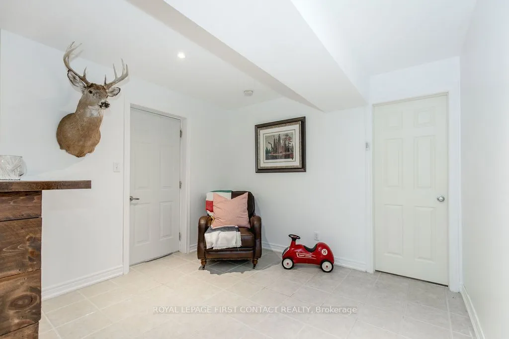 31 Vanderpost Crescent