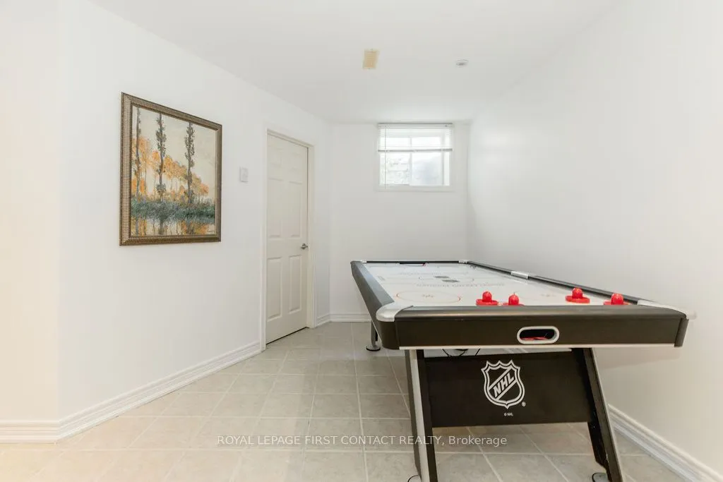 31 Vanderpost Crescent