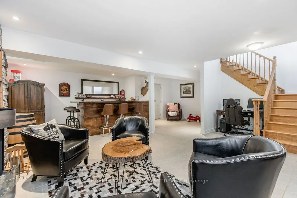 31 Vanderpost Crescent