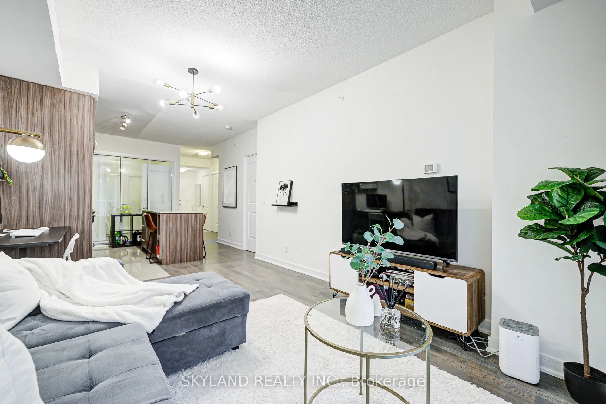 9201 Yonge Street, #NW 406