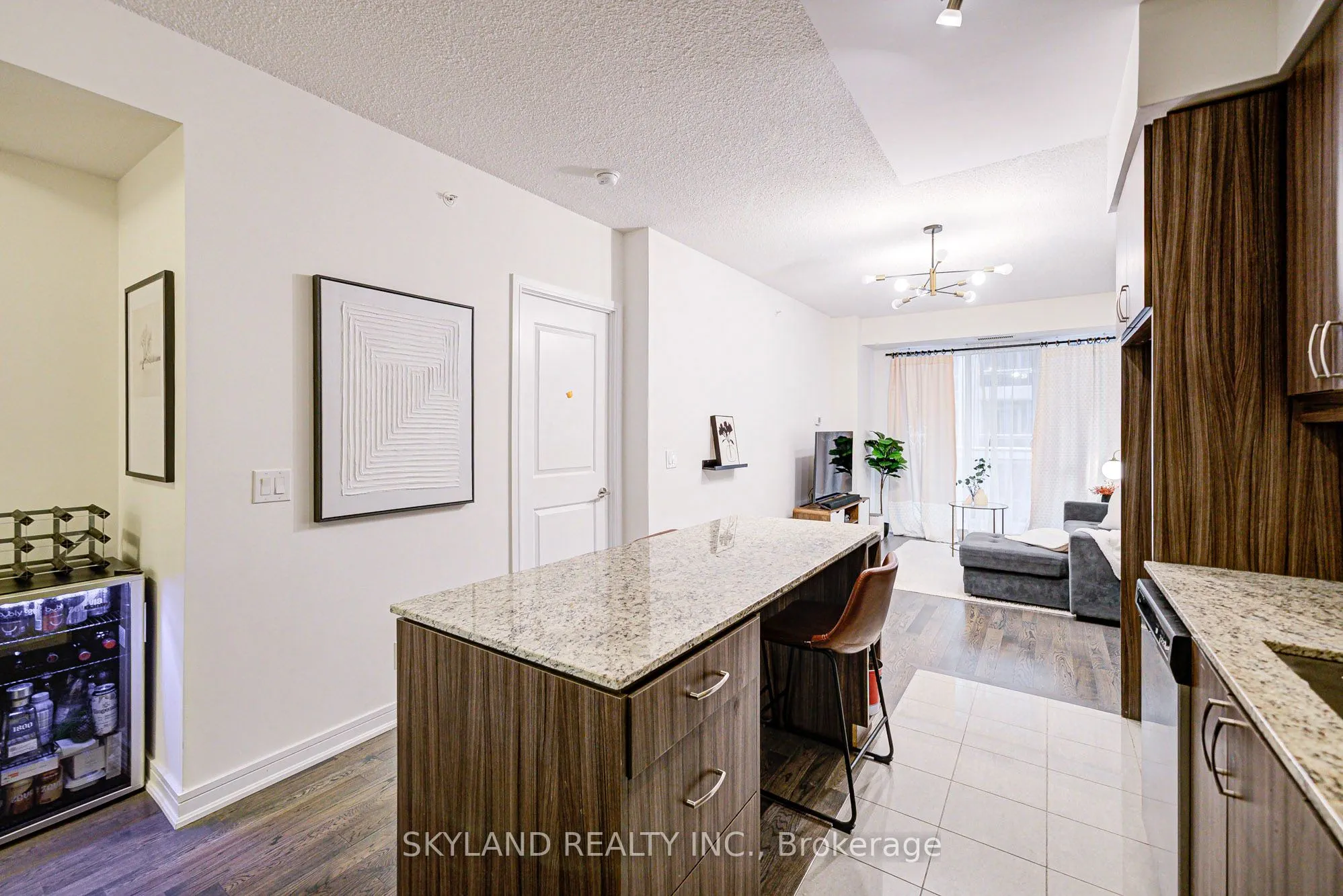 9201 Yonge Street, #NW 406