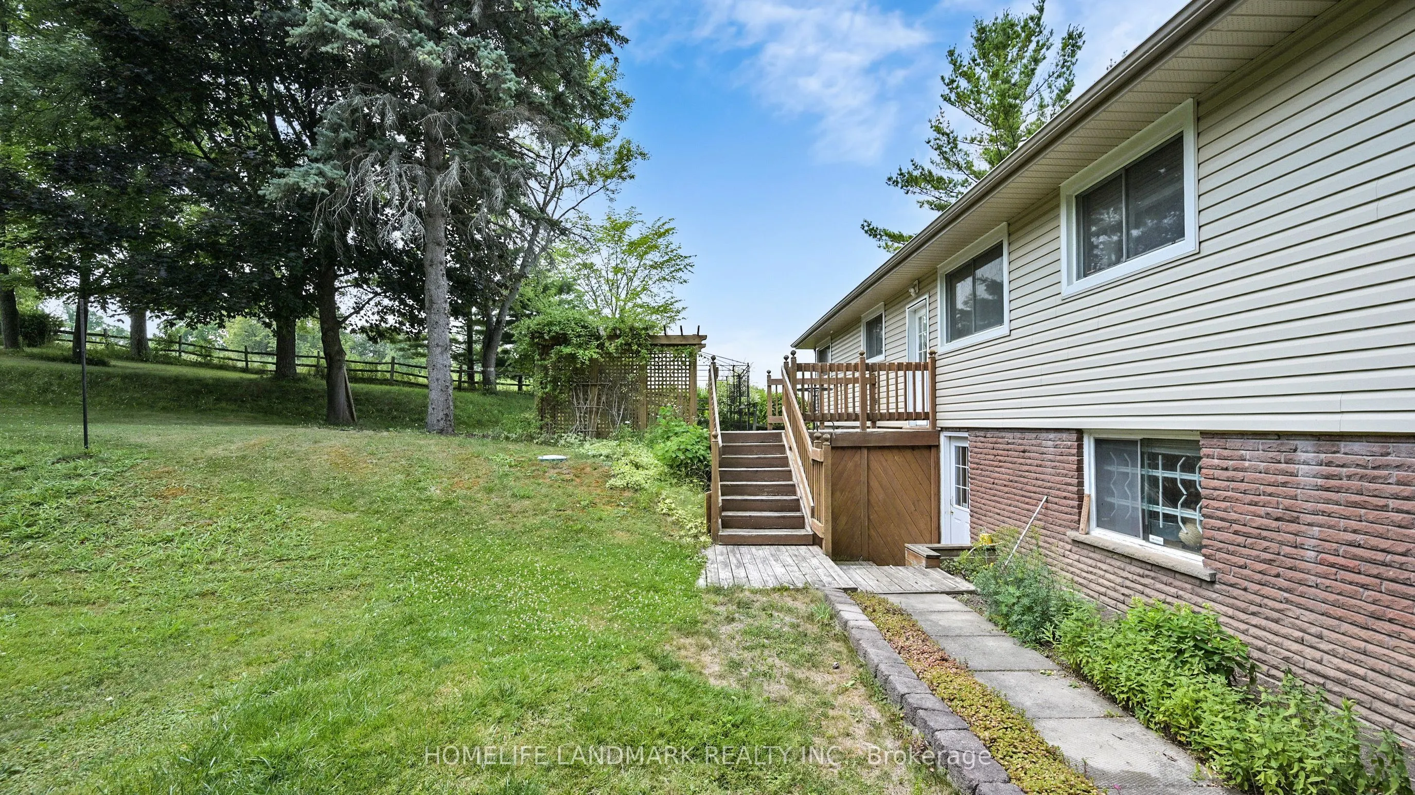 1093 Queensville Side Road