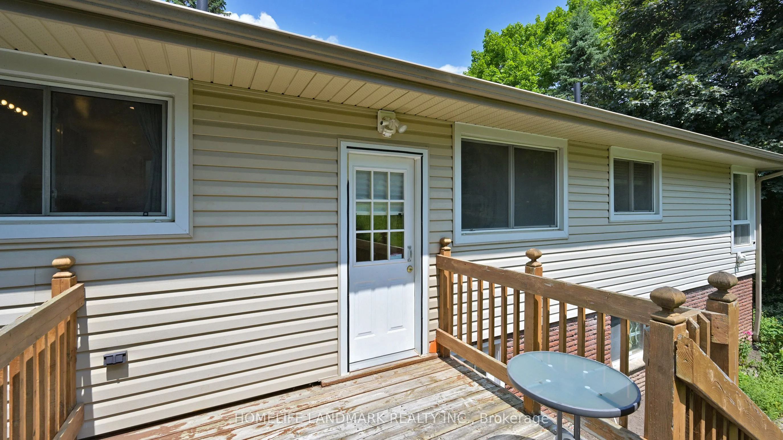 1093 Queensville Side Road