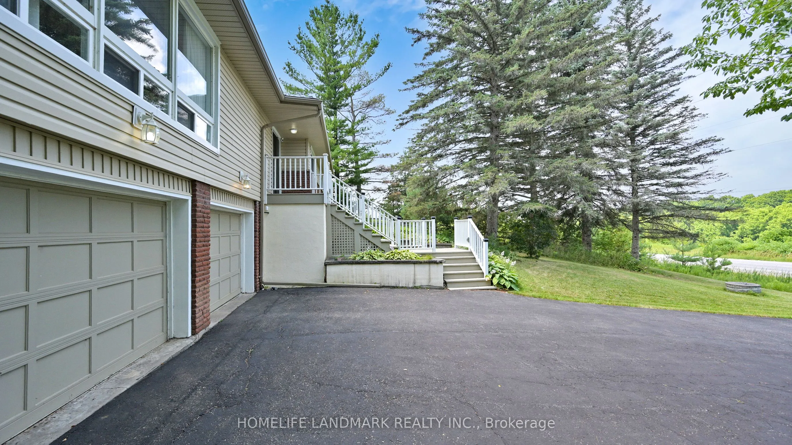 1093 Queensville Side Road