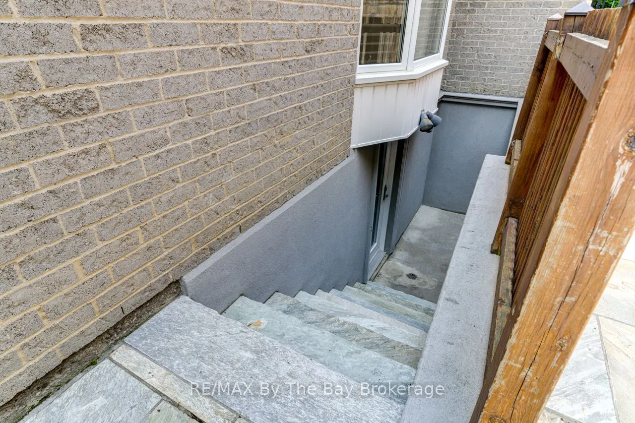 145 Old Surrey Lane