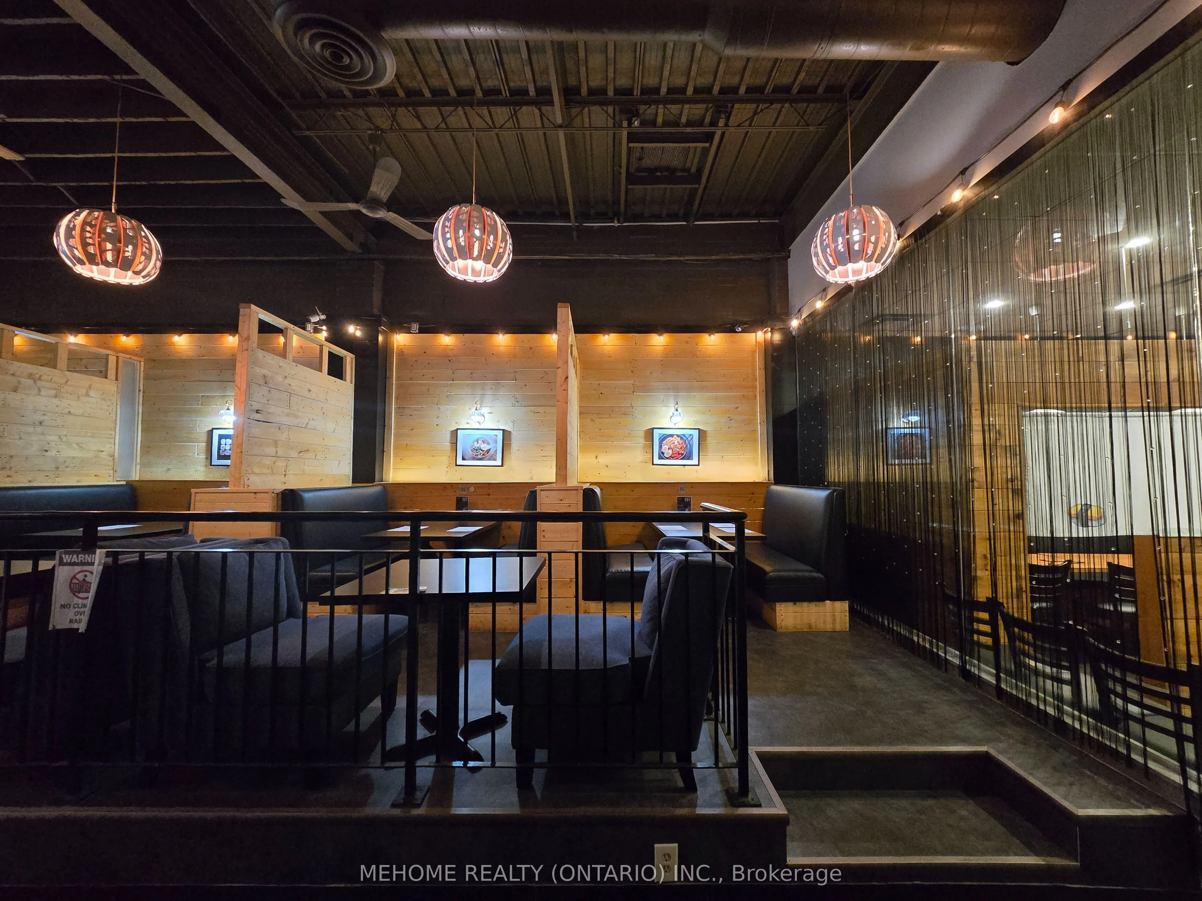 155 Wellington Street E