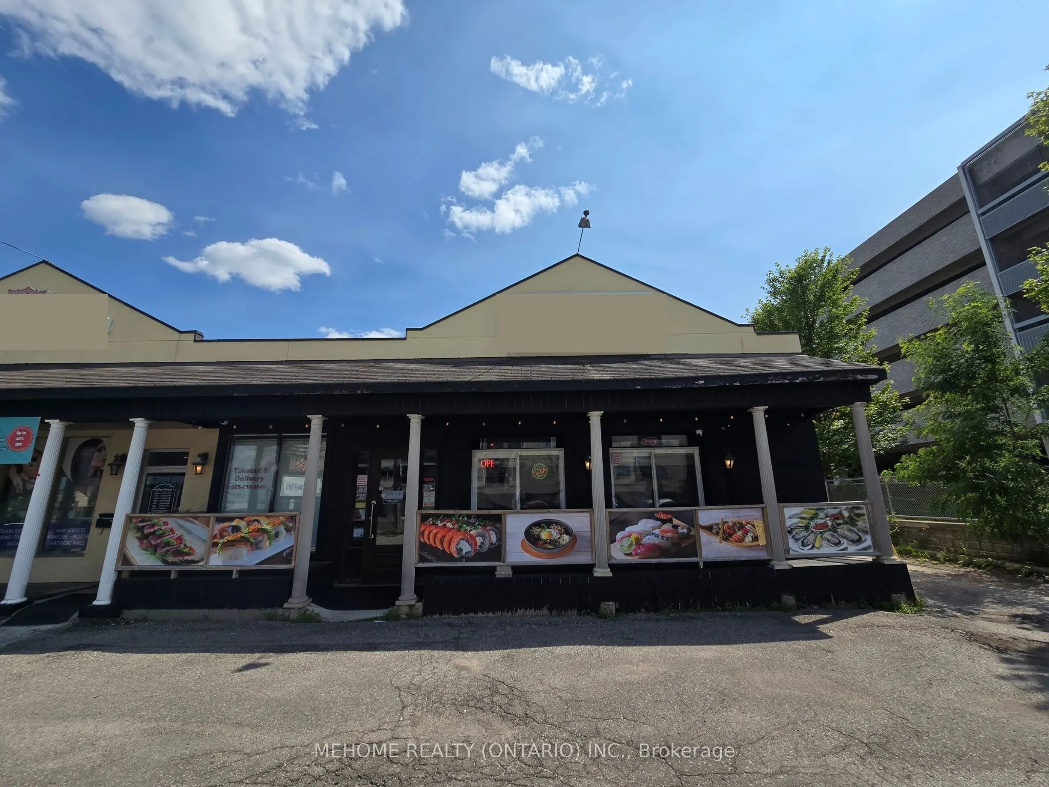 155 Wellington Street E