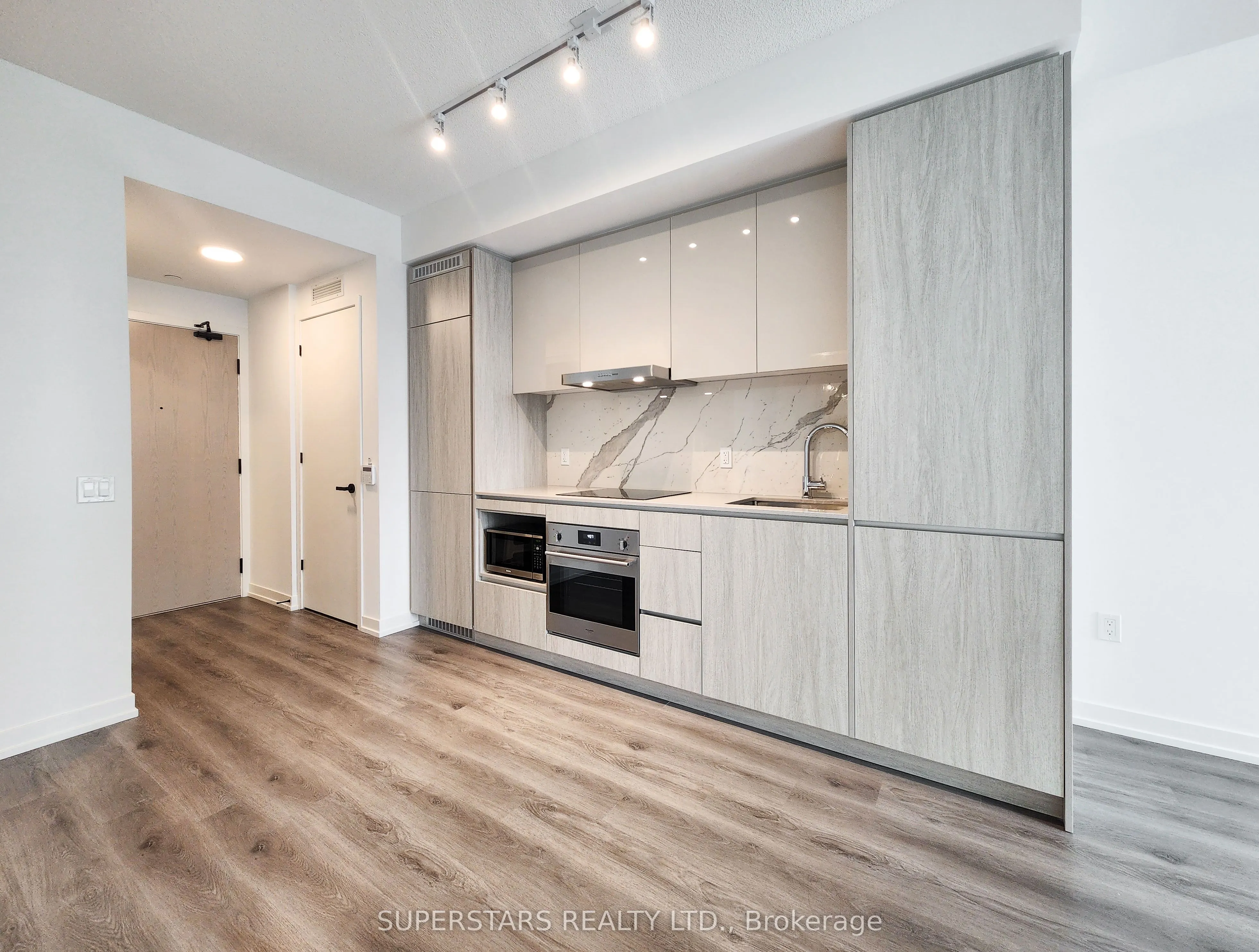 28 Interchange Way, #1602