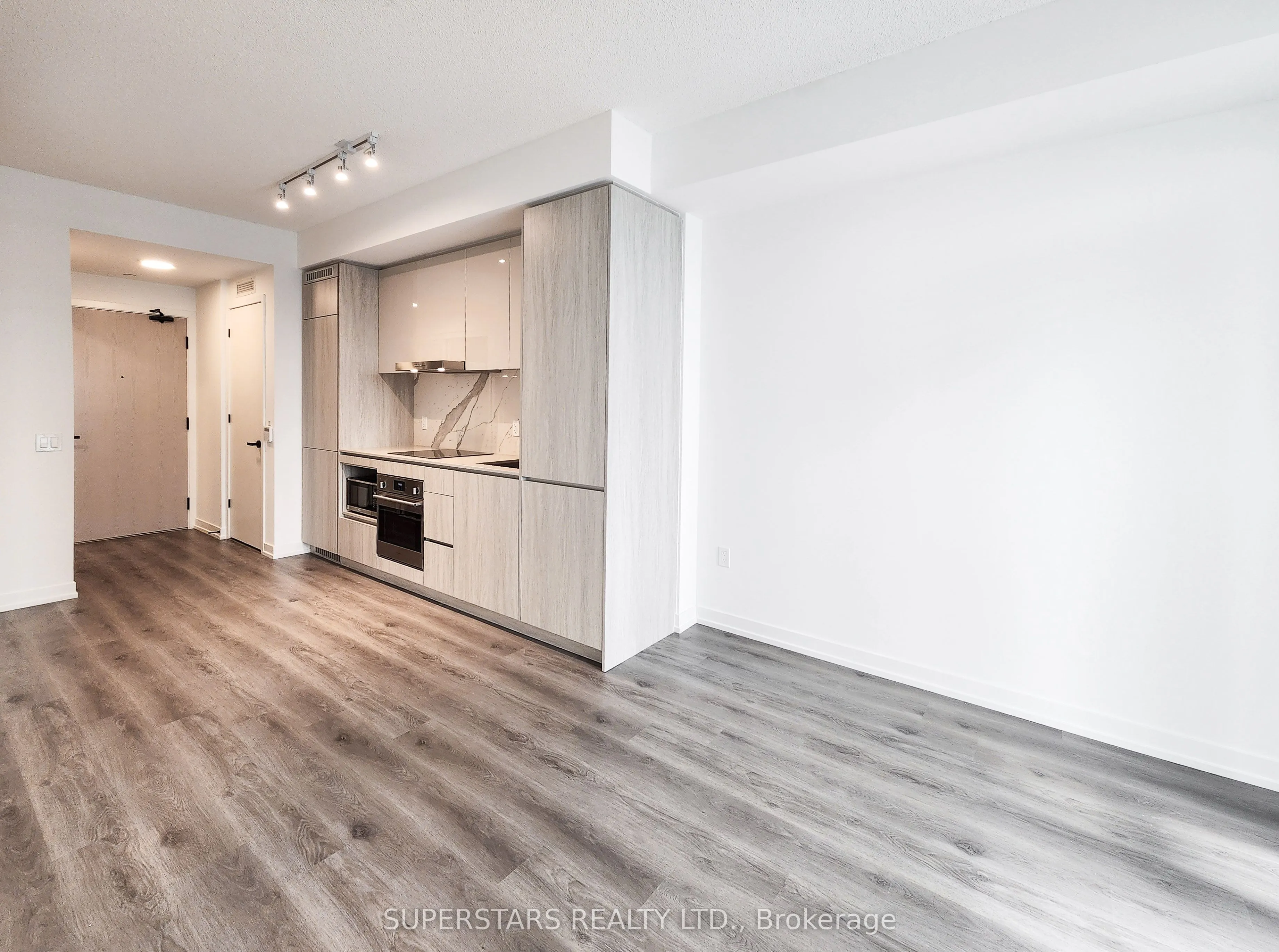 28 Interchange Way, #1602