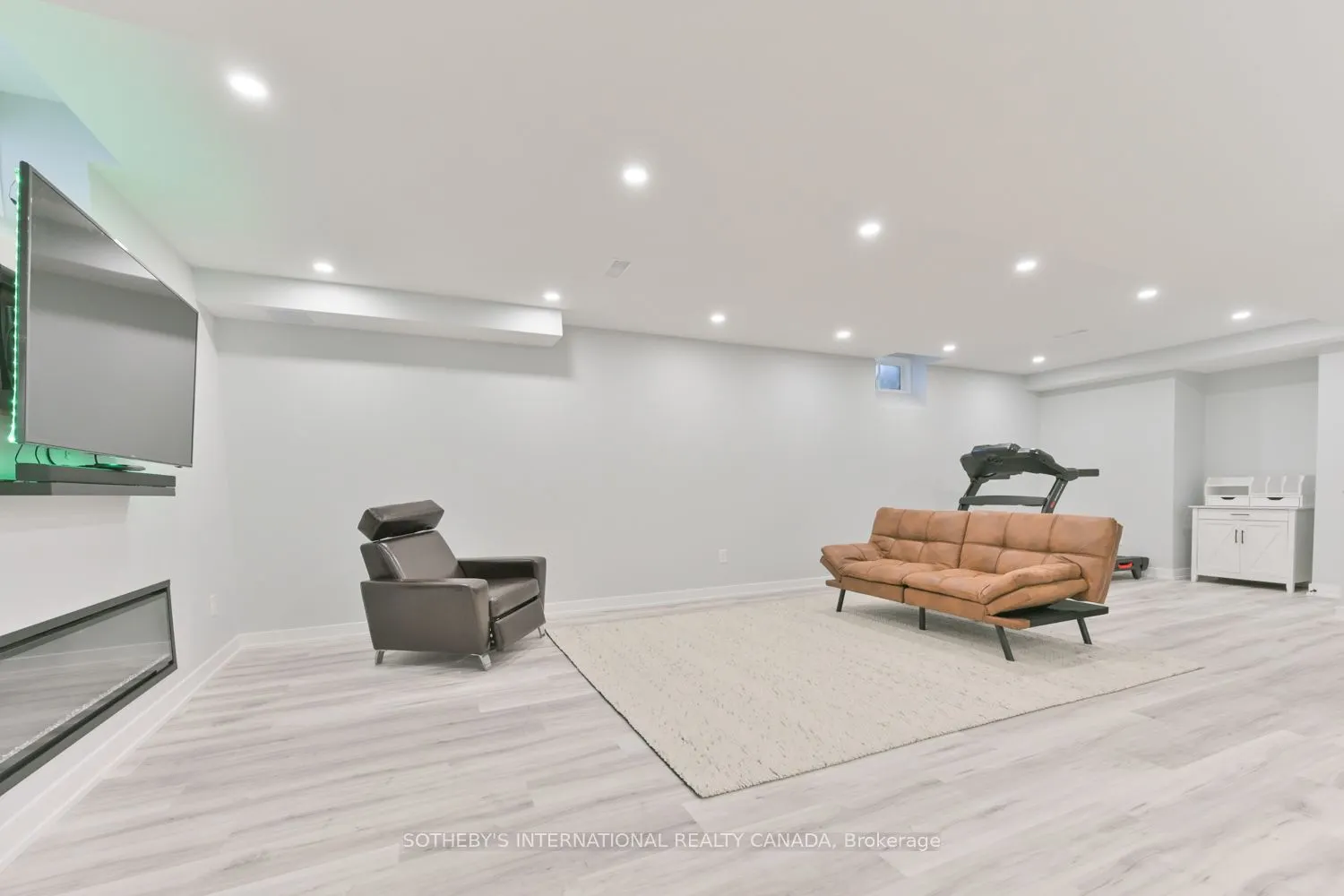 45 Crimson King Way