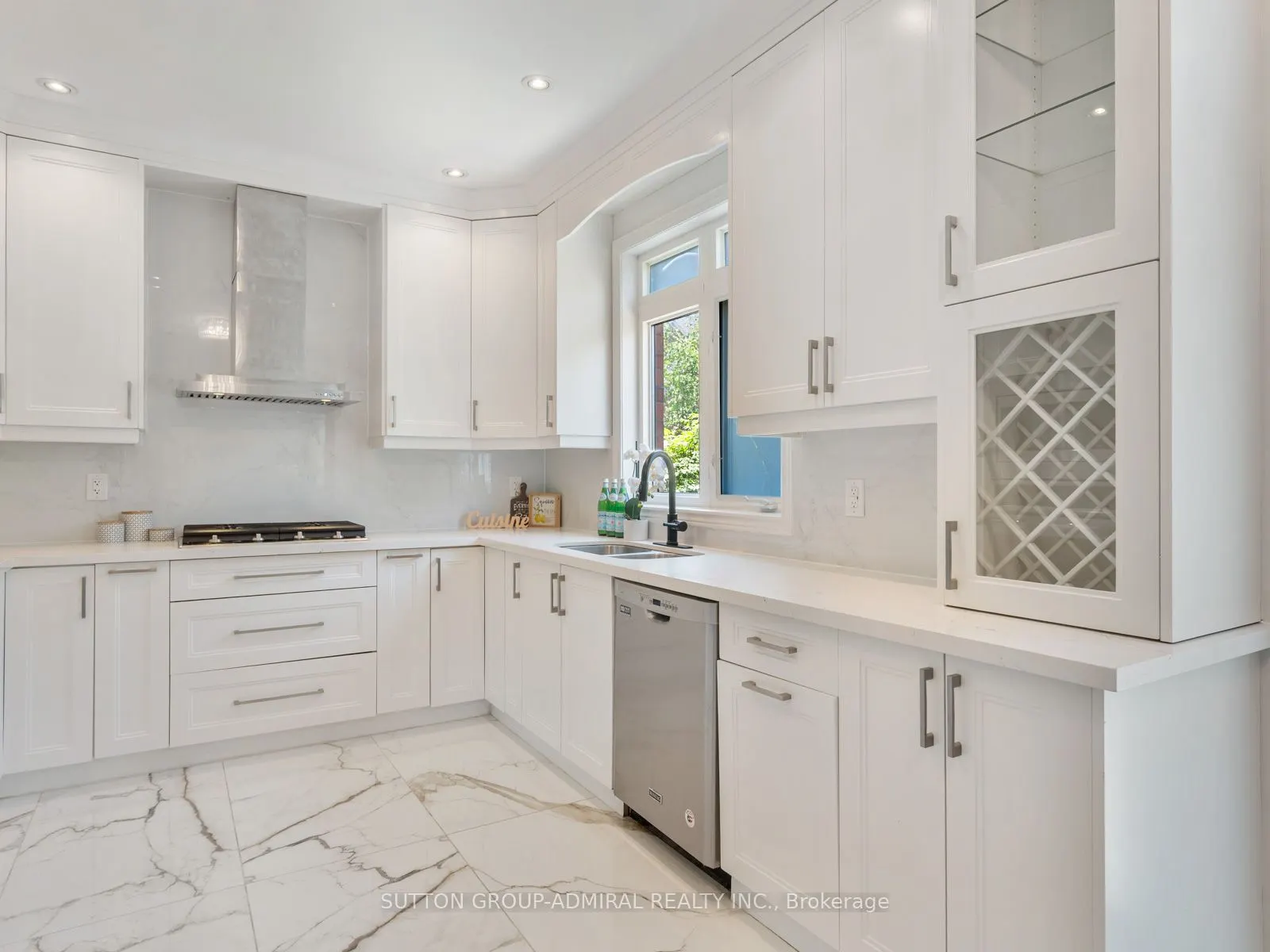 10 Auburndale Drive